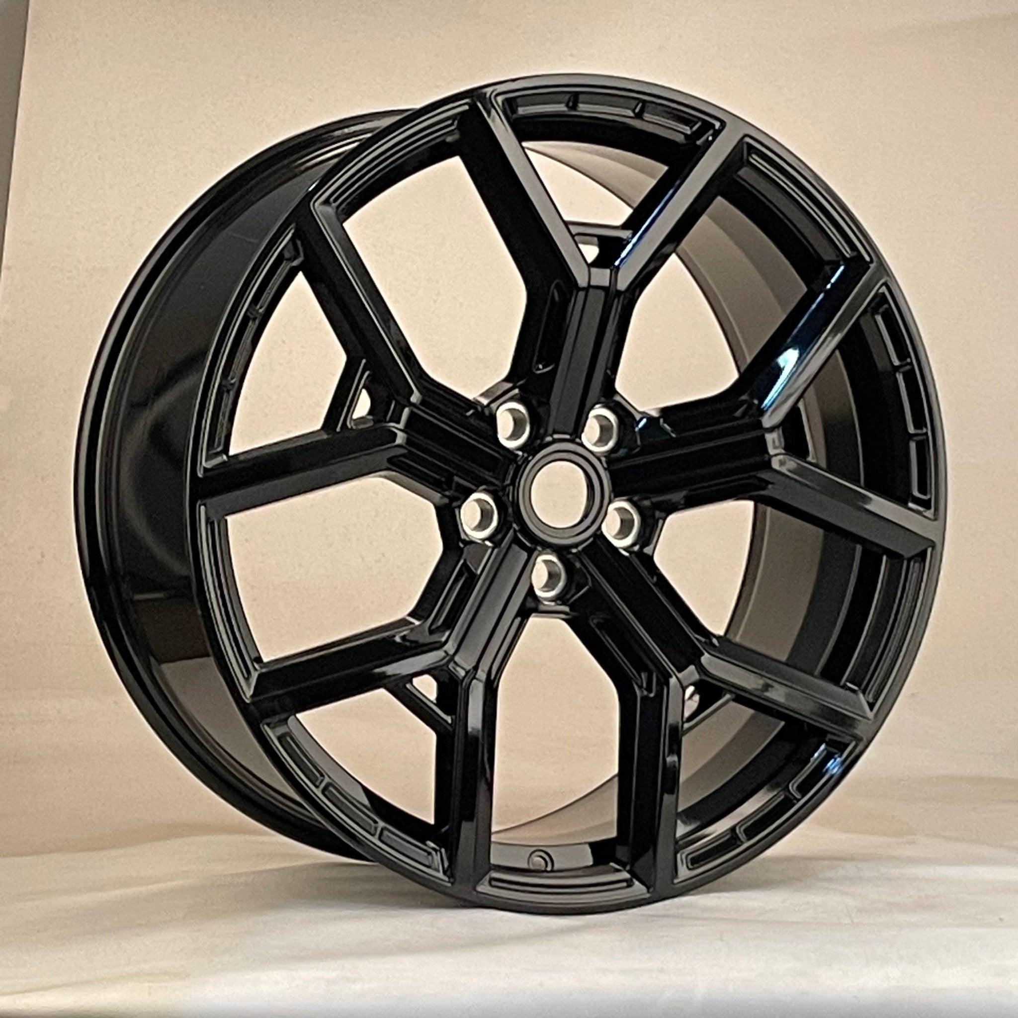 W785 H892 Gloss Black 22x9.5 ET49 5x120 CB72.6