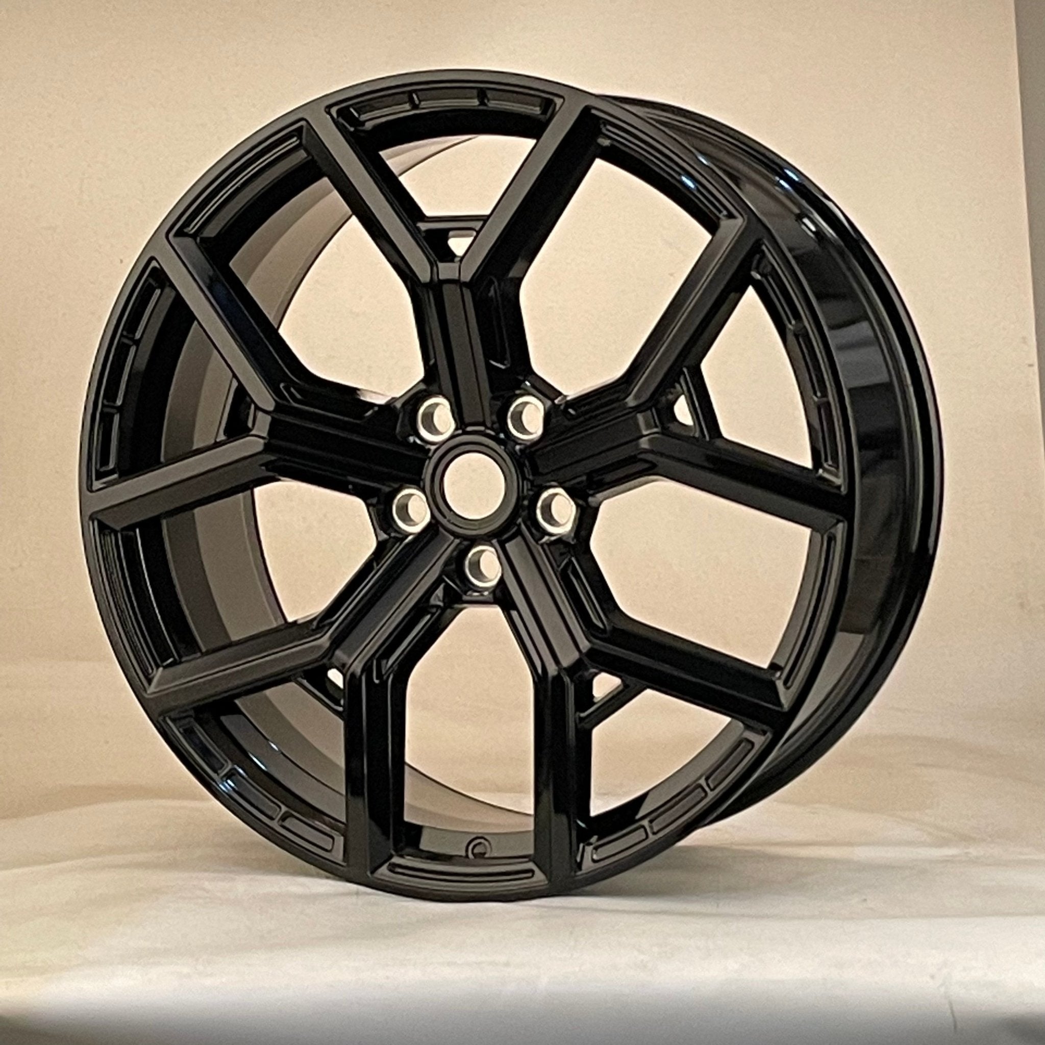 W785 H892 Gloss Black 22x9.5 ET49 5x120 CB72.6