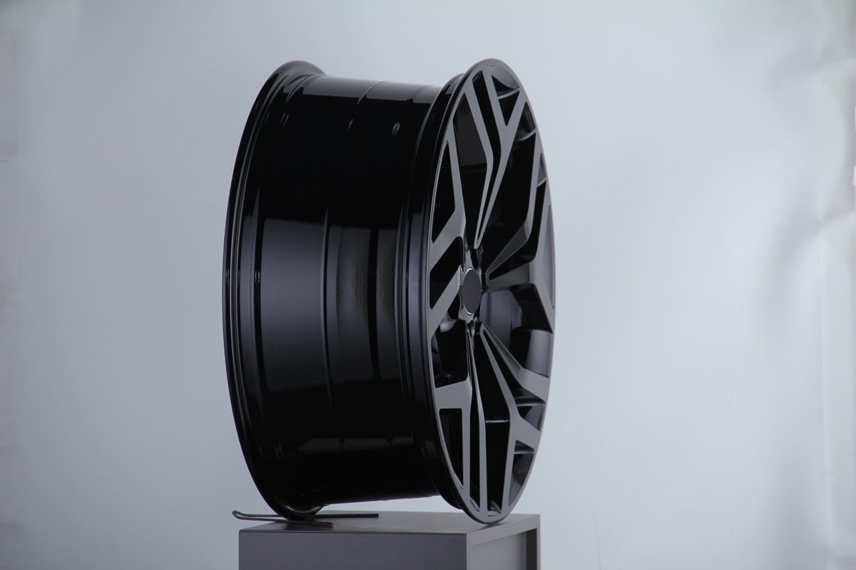 W791 787 Gloss Black 22x9.5 ET45 5x120 CB72.6