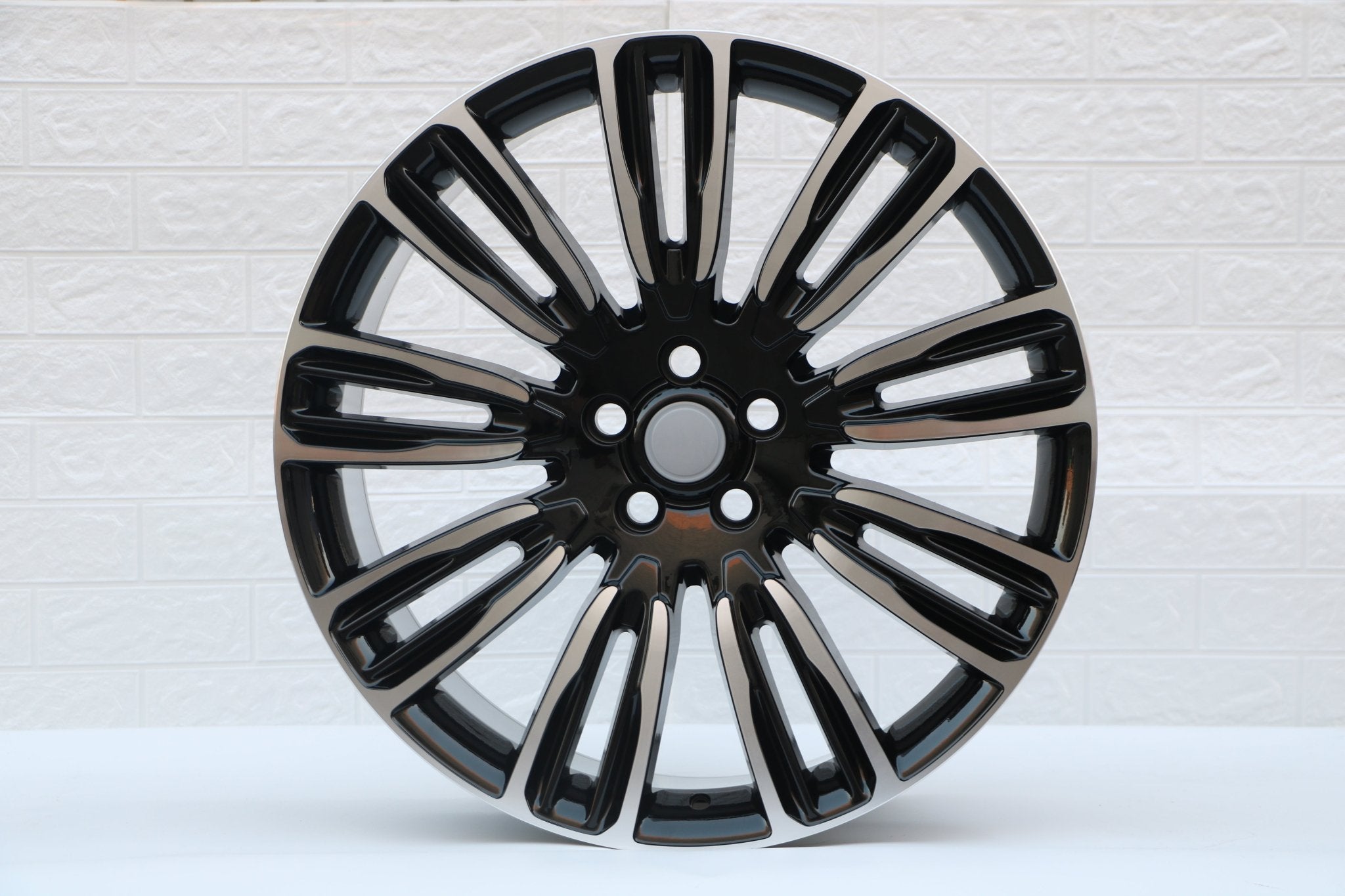 W798 D1292 Black Machined Face 22x9.5 ET45 5x120 CB72.6