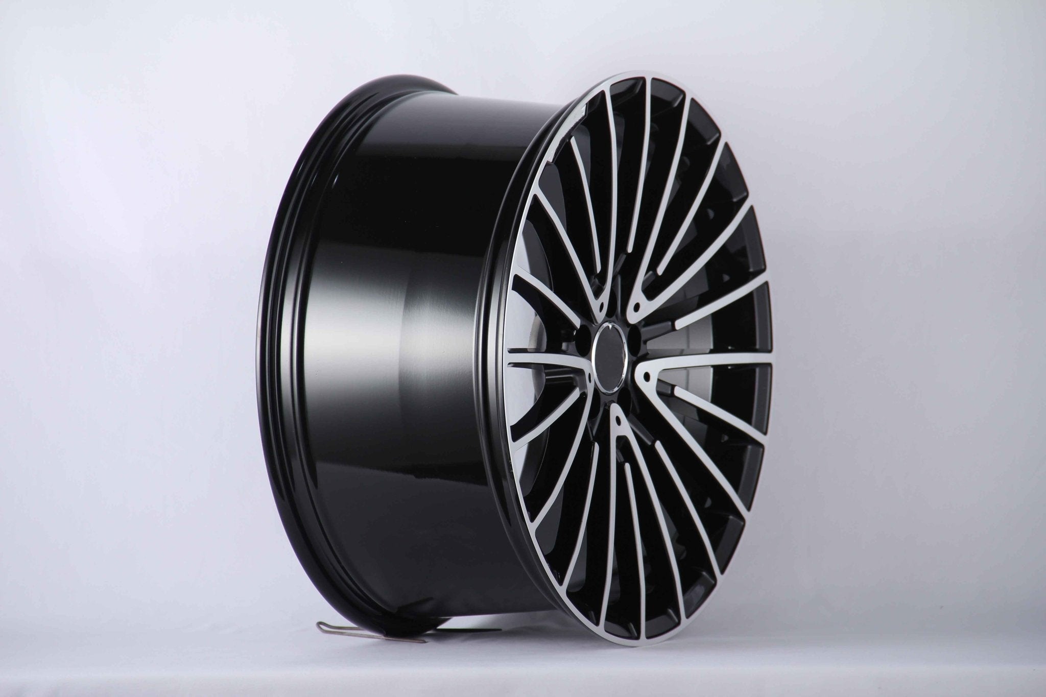 W812 1779 Black Machined Face 22x9.0 ET30 CB66.6