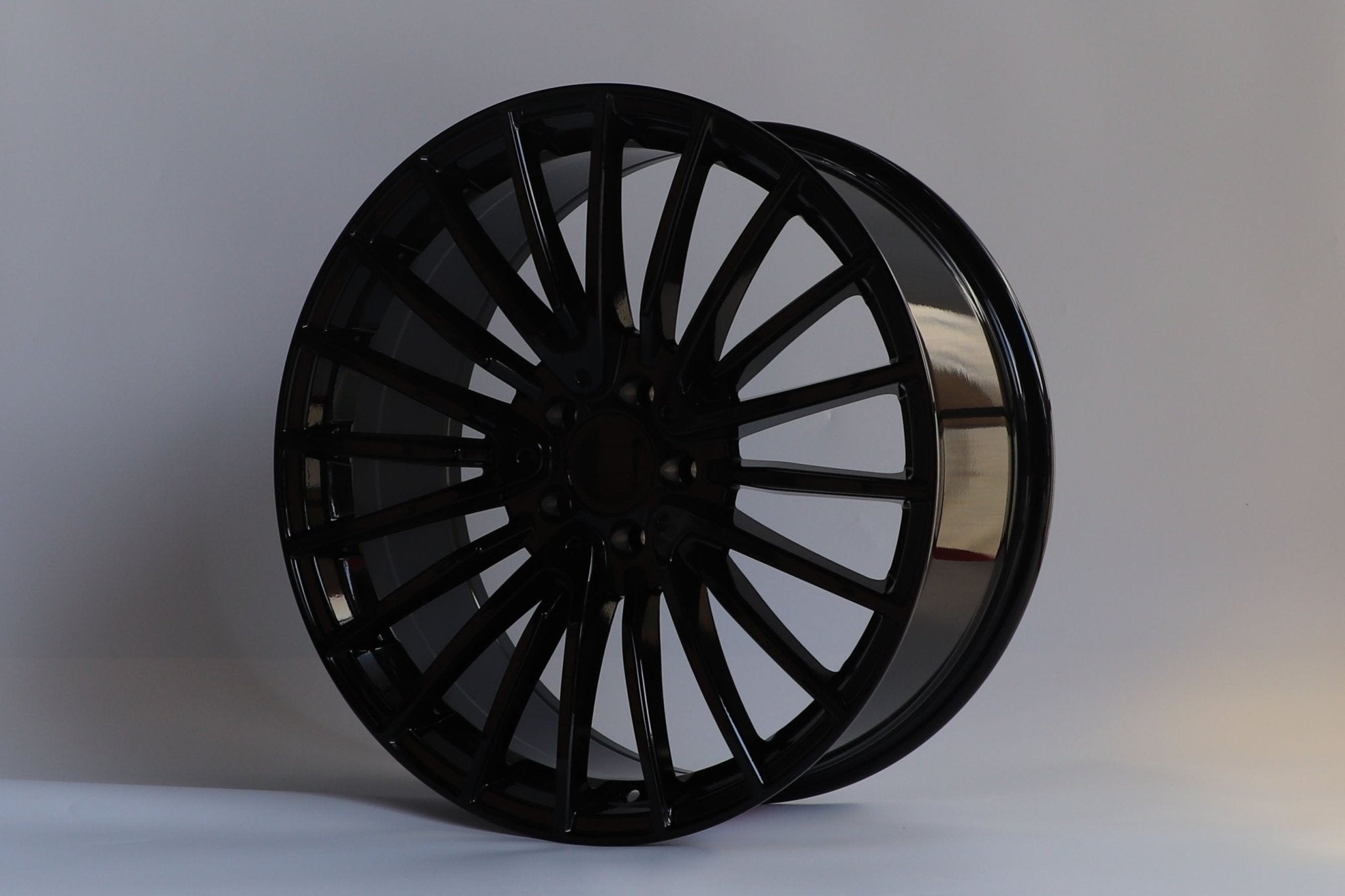 W812 1779 Gloss Black 22x10 ET42 5x112 CB66.6