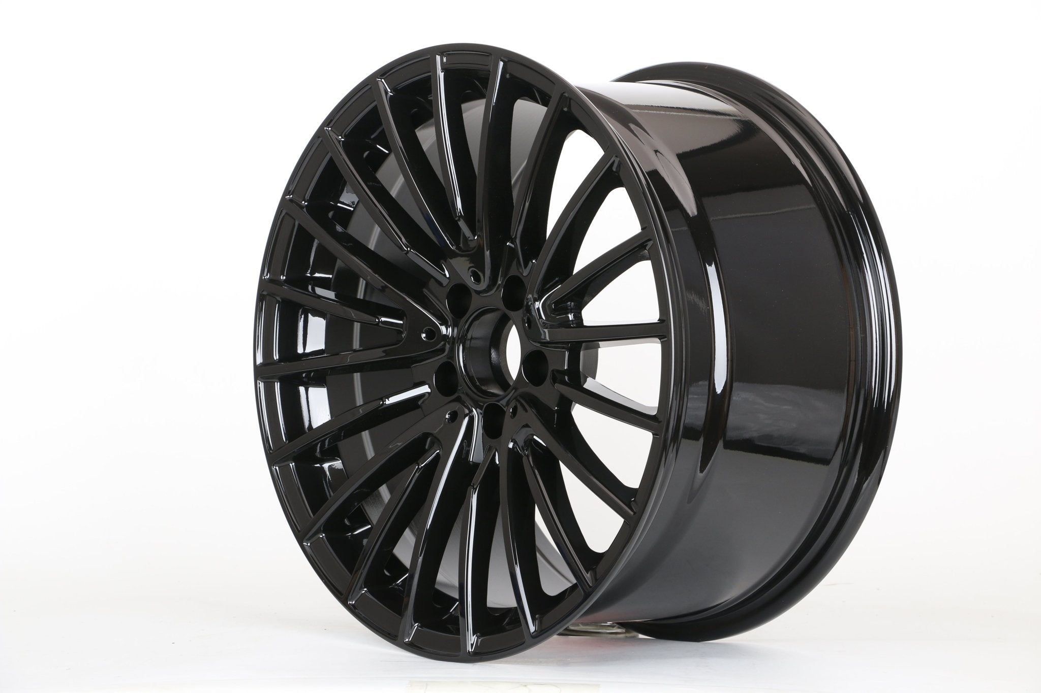 W812 1779 Gloss Black 22x10 ET42 5x112 CB66.6