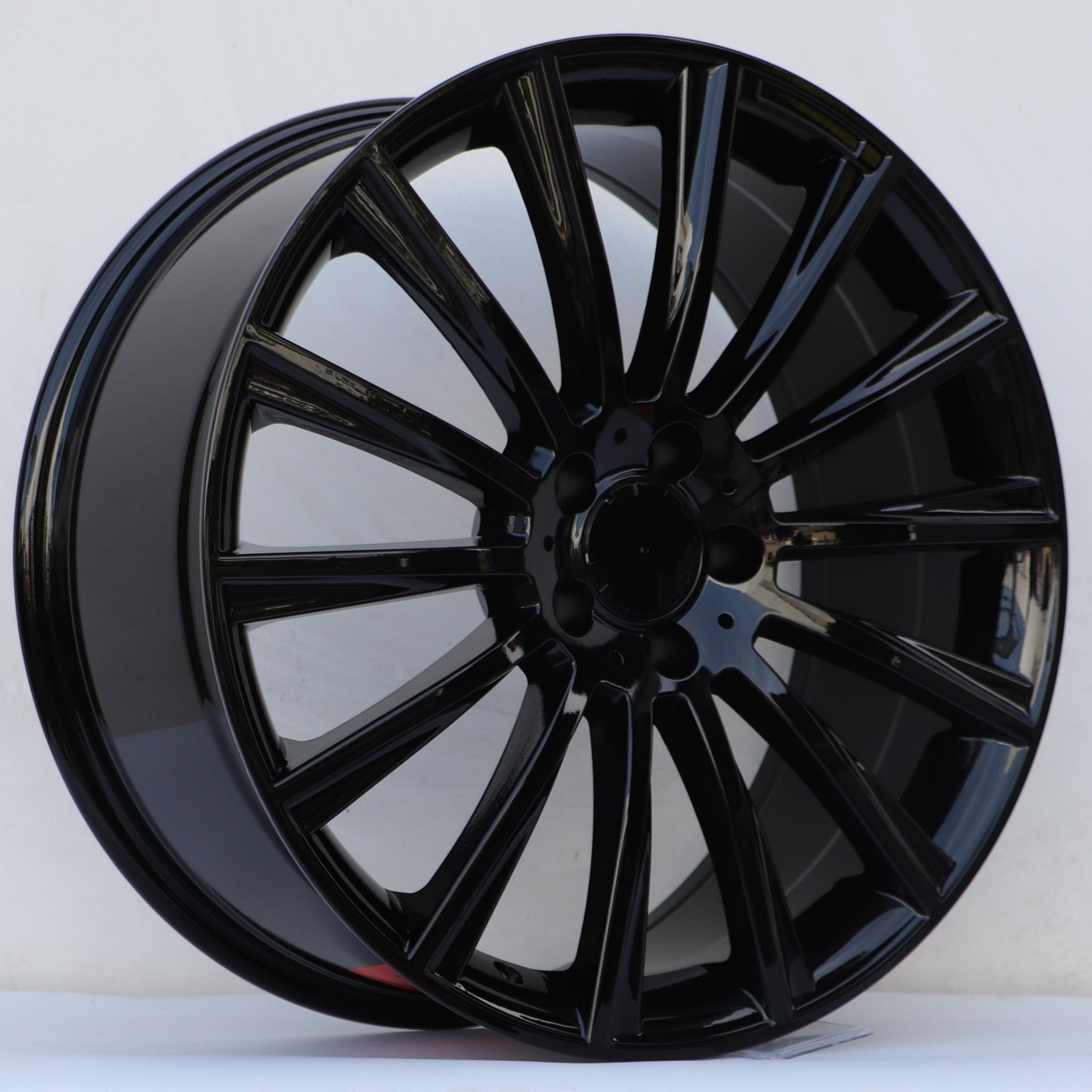 W813 1408 Gloss Black 18x7.5 ET35 5x112 ET35 5x112 CB66.6