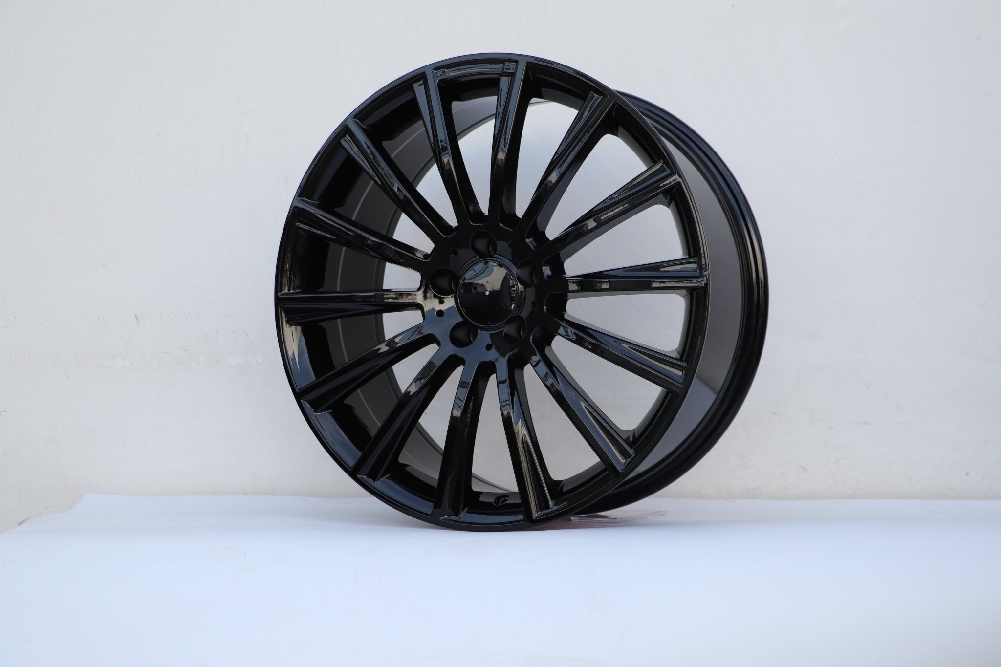 W813 Gloss Black 18x8.5 ET 35 5x112 CB66.6