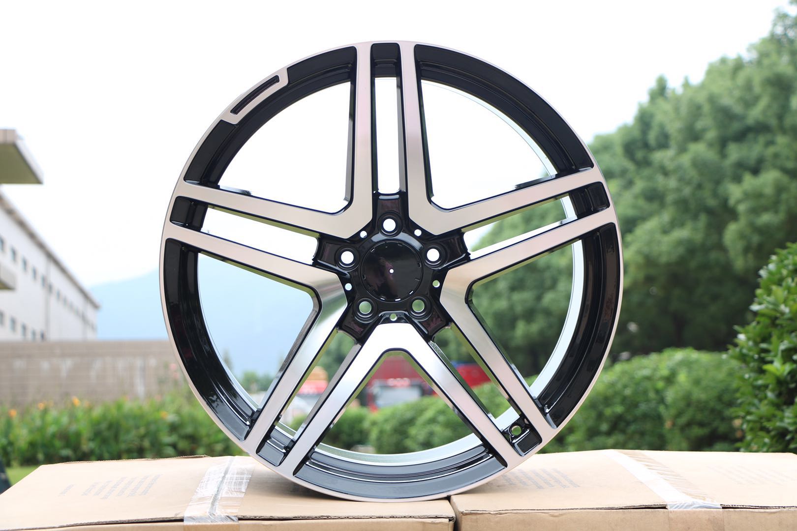 W815 Black Machined Face 18x8.5 ET35 5x112 CB66.6