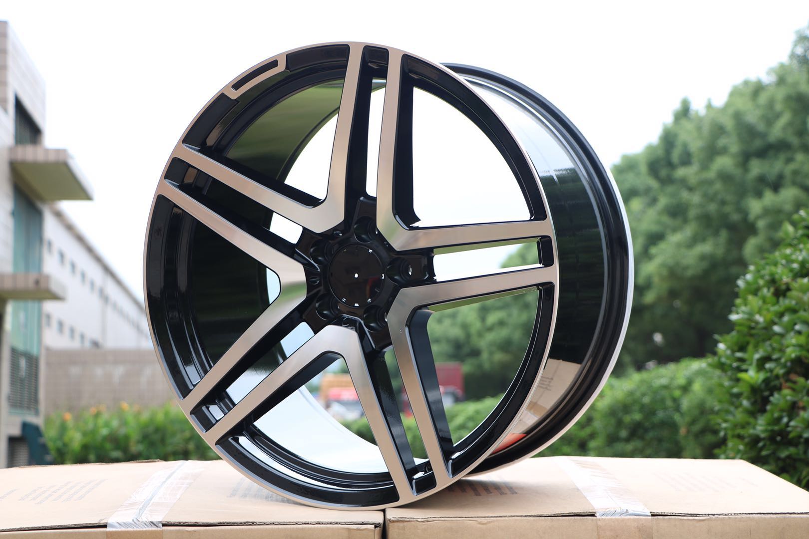 W815-Gunmetal Machied Face 18x9.5 ET35 5x112 CB66.6