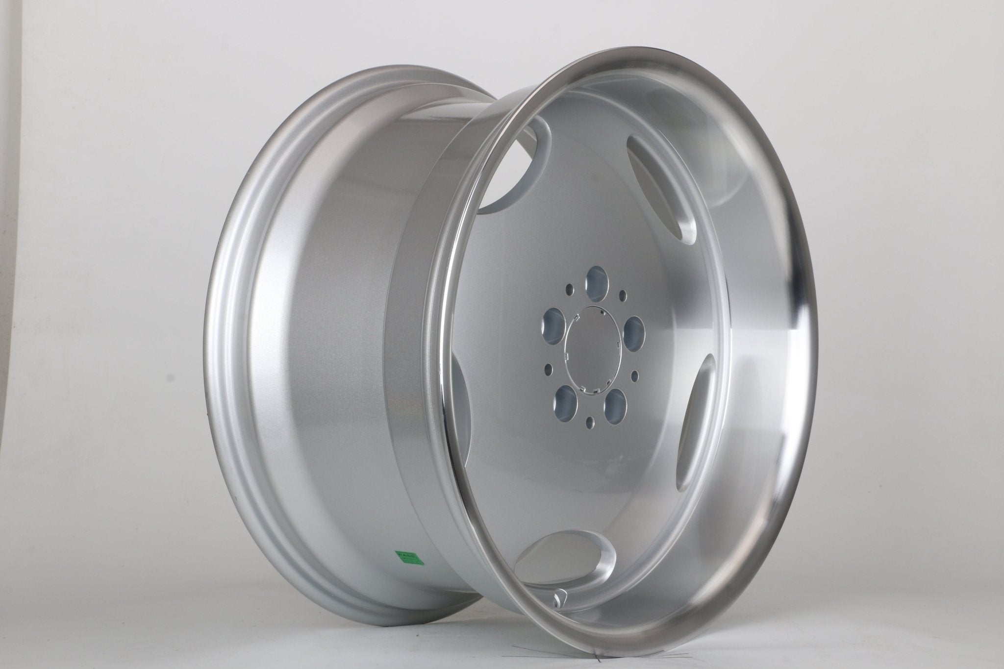 W823 iV-1406 Silver Machined Lip 18x9 ET35 5x112 CB66.56