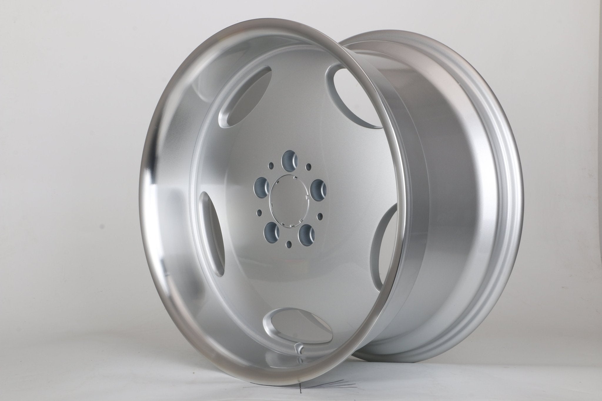 W823 iV-1406 Silver Machined Lip 18x9 ET35 5x112 CB66.56