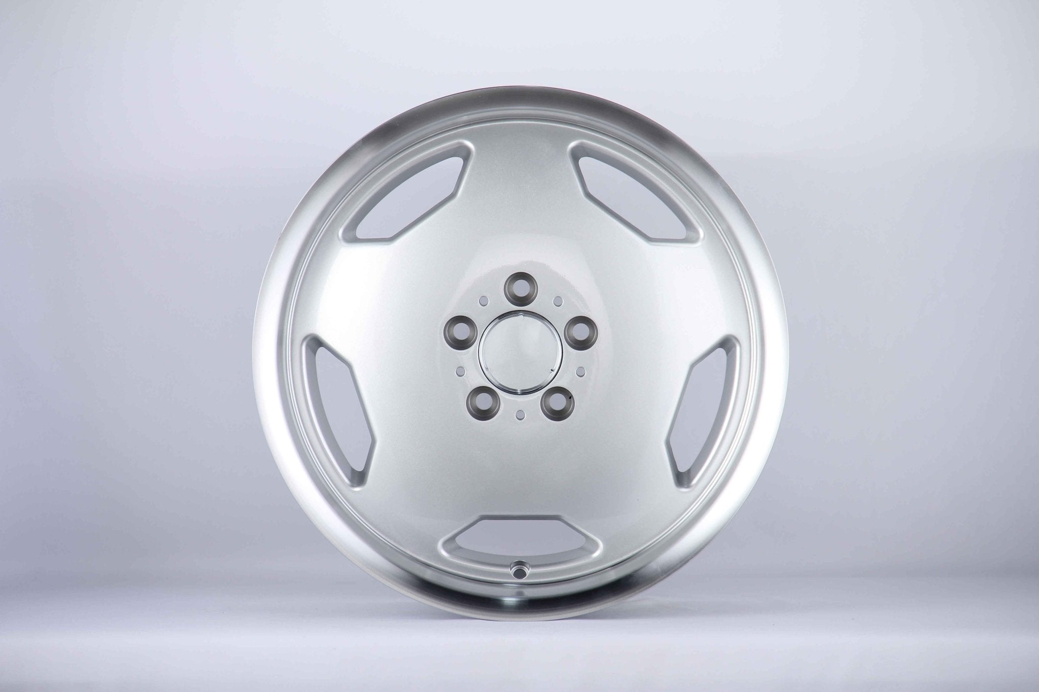 W823 iV-1406 Silver Machined Lip 18x9 ET35 5x112 CB66.56