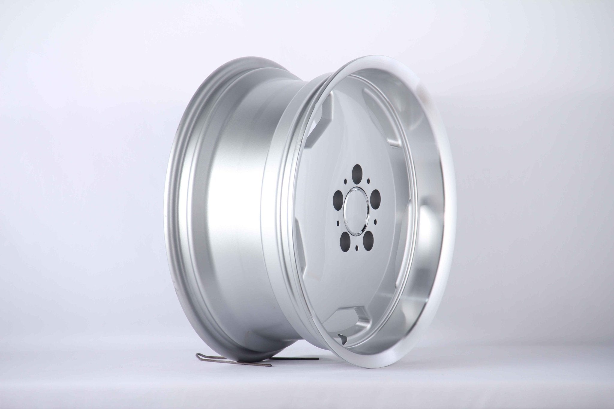 W823 iV-1406 Silver Machined Lip 18x9 ET35 5x112 CB66.56