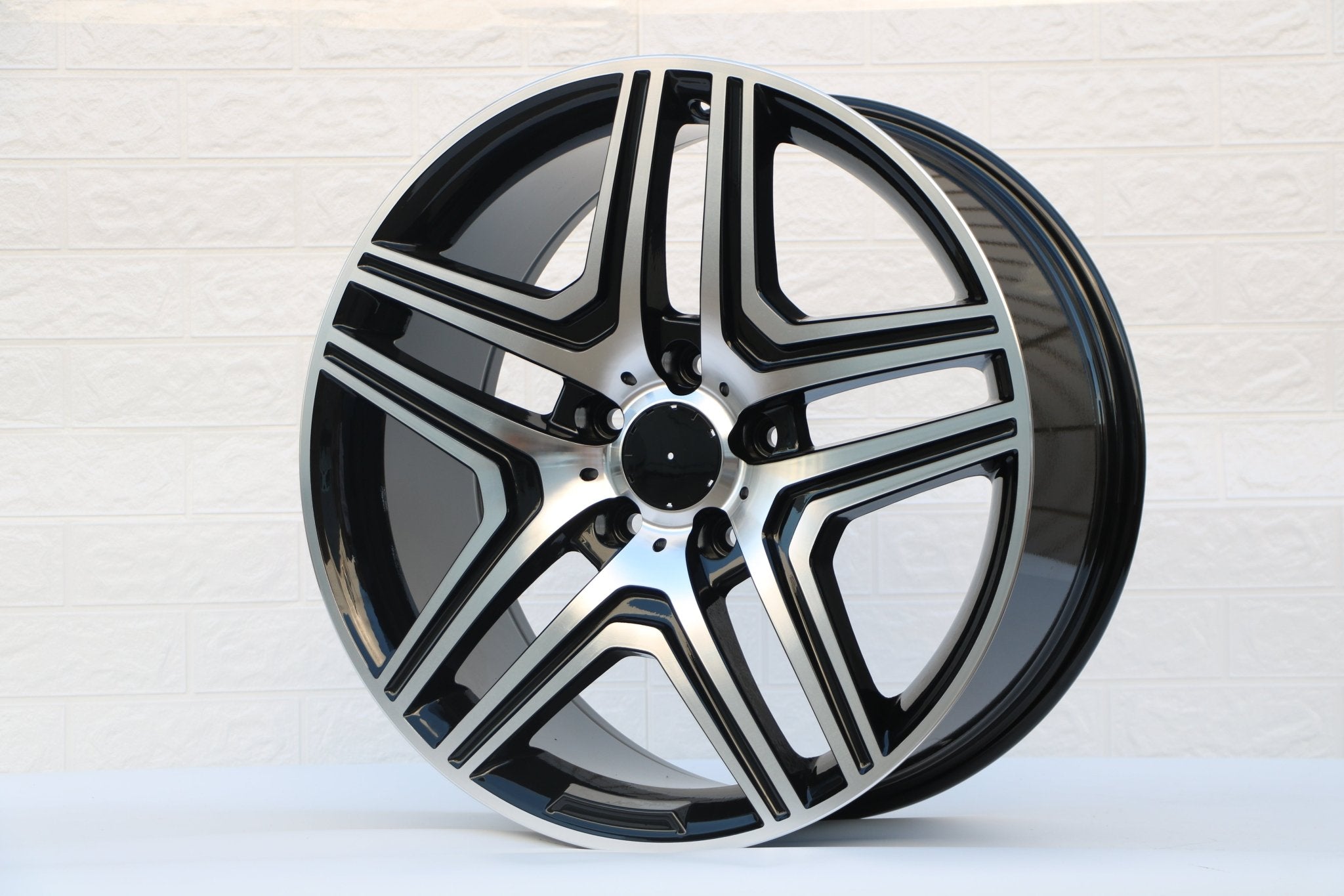 W824 157 Black Machined Face 22x10 ET48 5x112 CB66.6