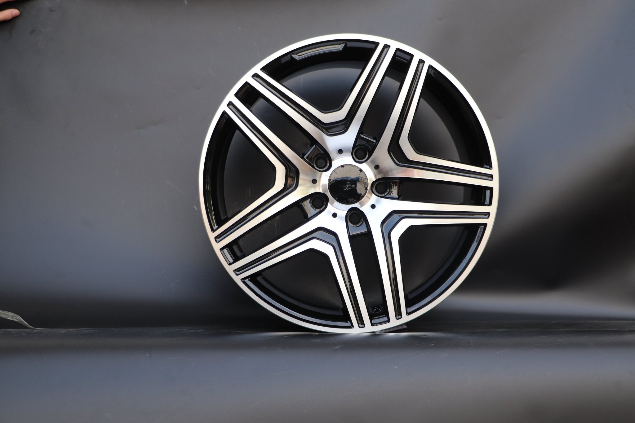 W824 157 Black Machined Face 20x9.5 ET48 5x112 CB66.6