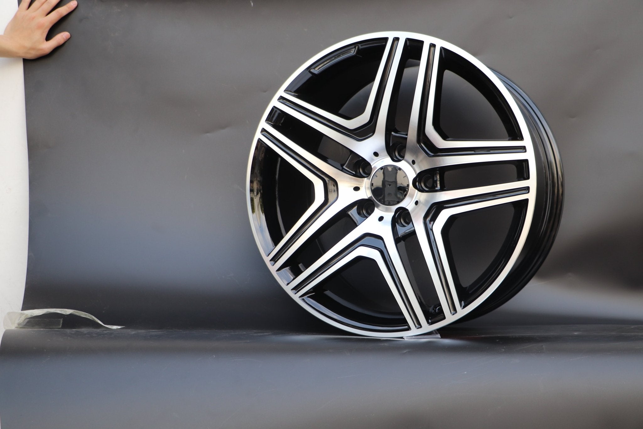 W824 157 Black Machined Face 22x10.0 ET45 5x130 CB84.1