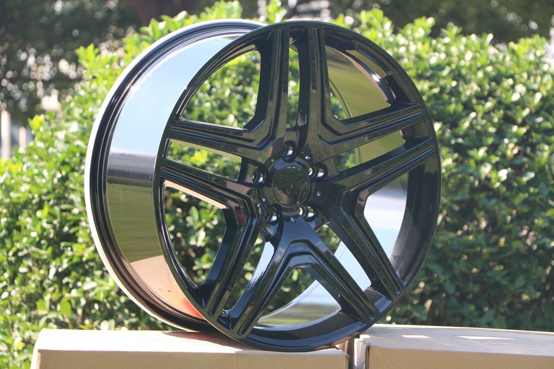 W824 157 Gloss Black 20x9.5 ET45 5x130 CB84.1
