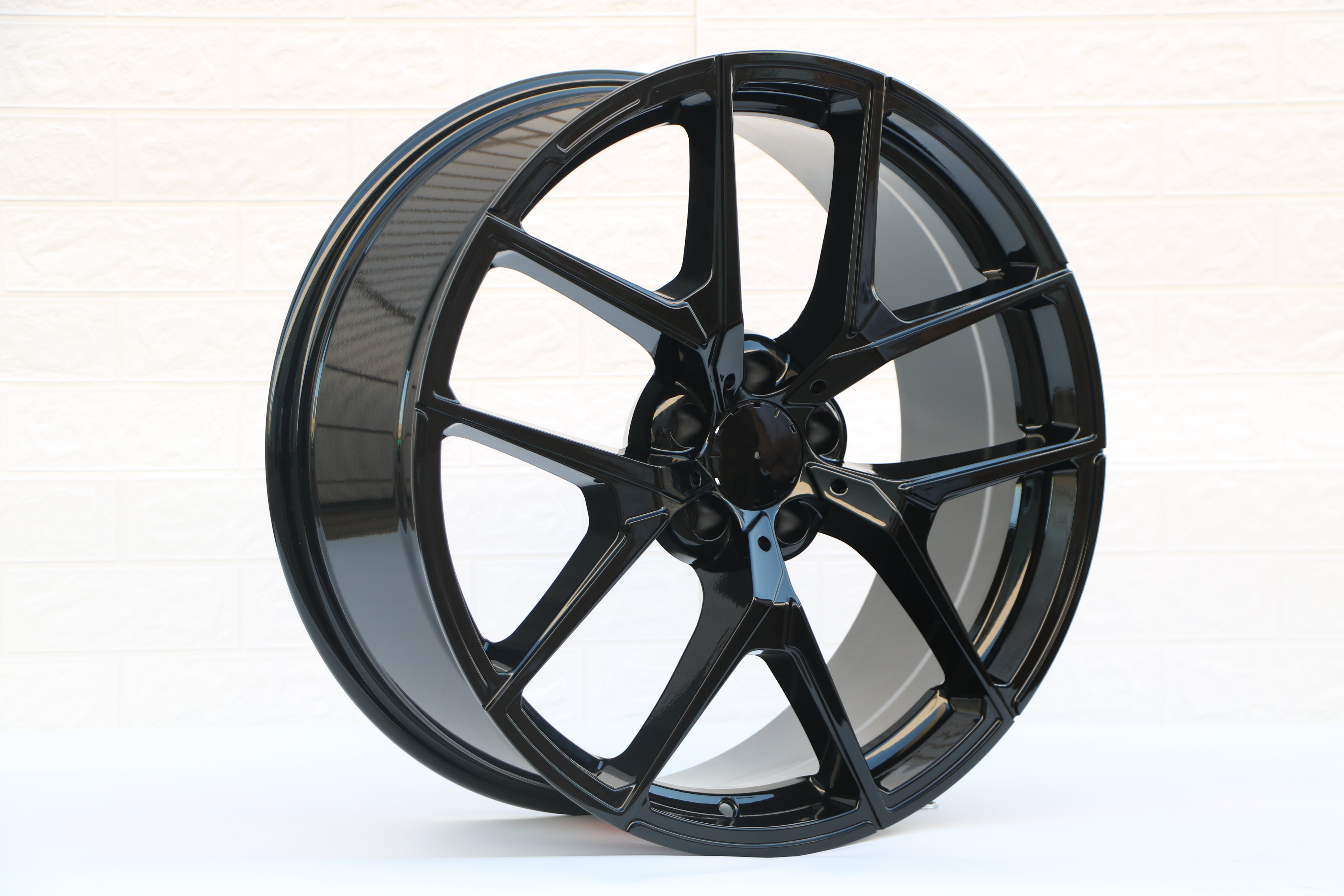 W838 Gloss Black 18x8.5 Et35 5x112 CB66.6