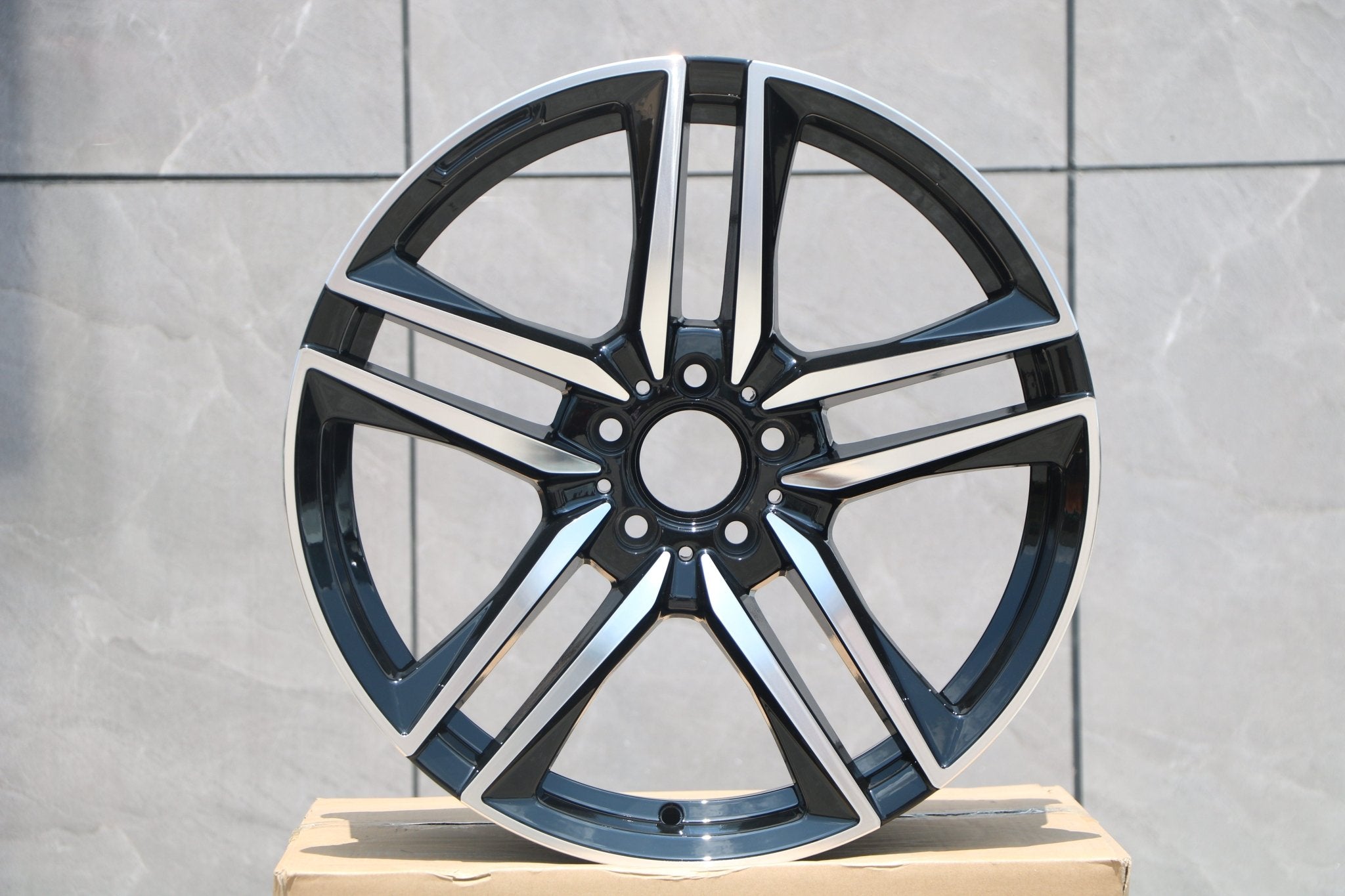 W845 1558 Black Machined Face 19x8.5 ET32  CB66.6