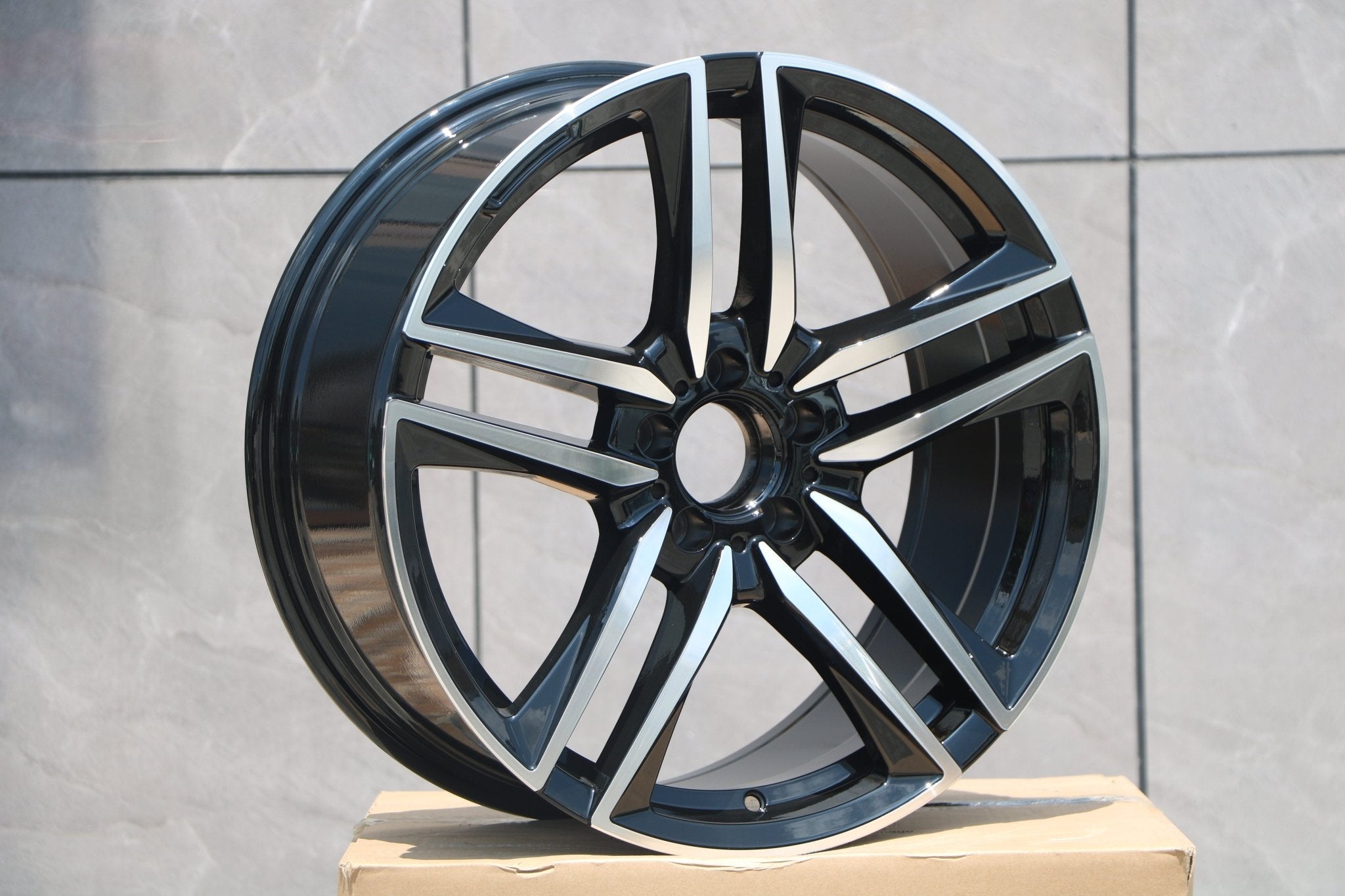 W845 1558 Black Machined Face 19x8.5 ET32  CB66.6