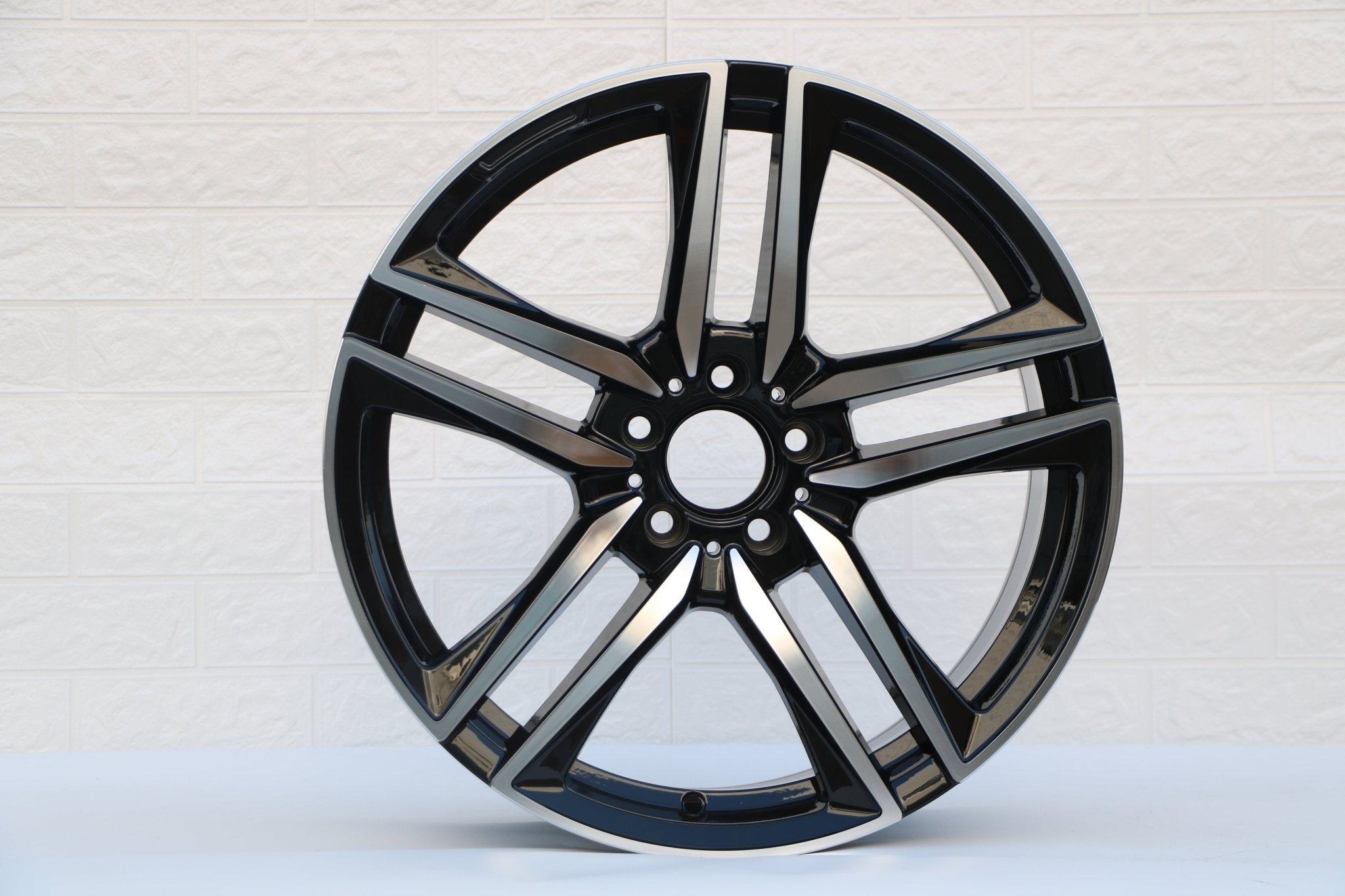 W845 1558 Black Machined Face 19x8.5 ET32  CB66.6