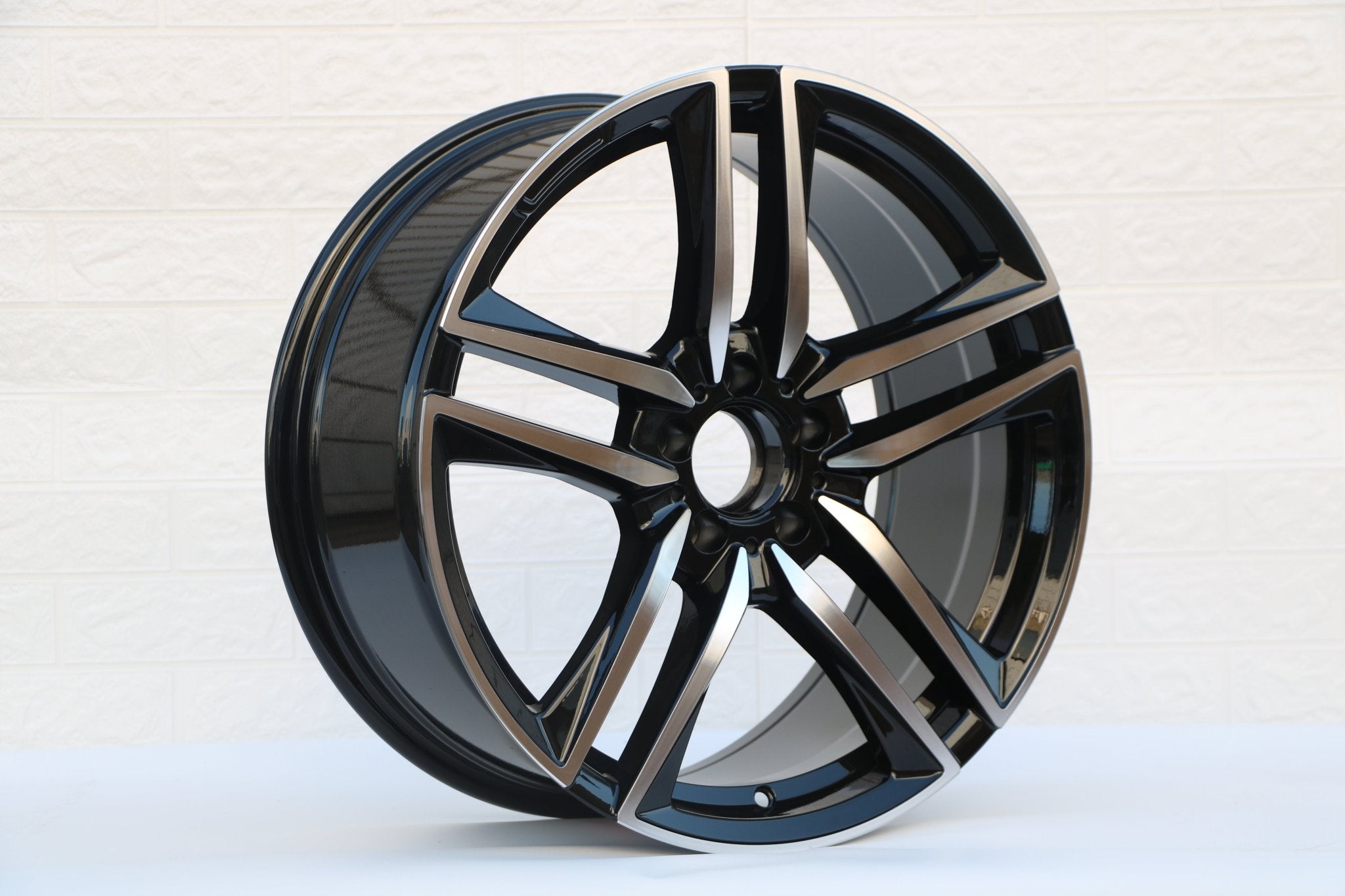 W845 1558 Black Machined Face 19x8.5 ET32  CB66.6