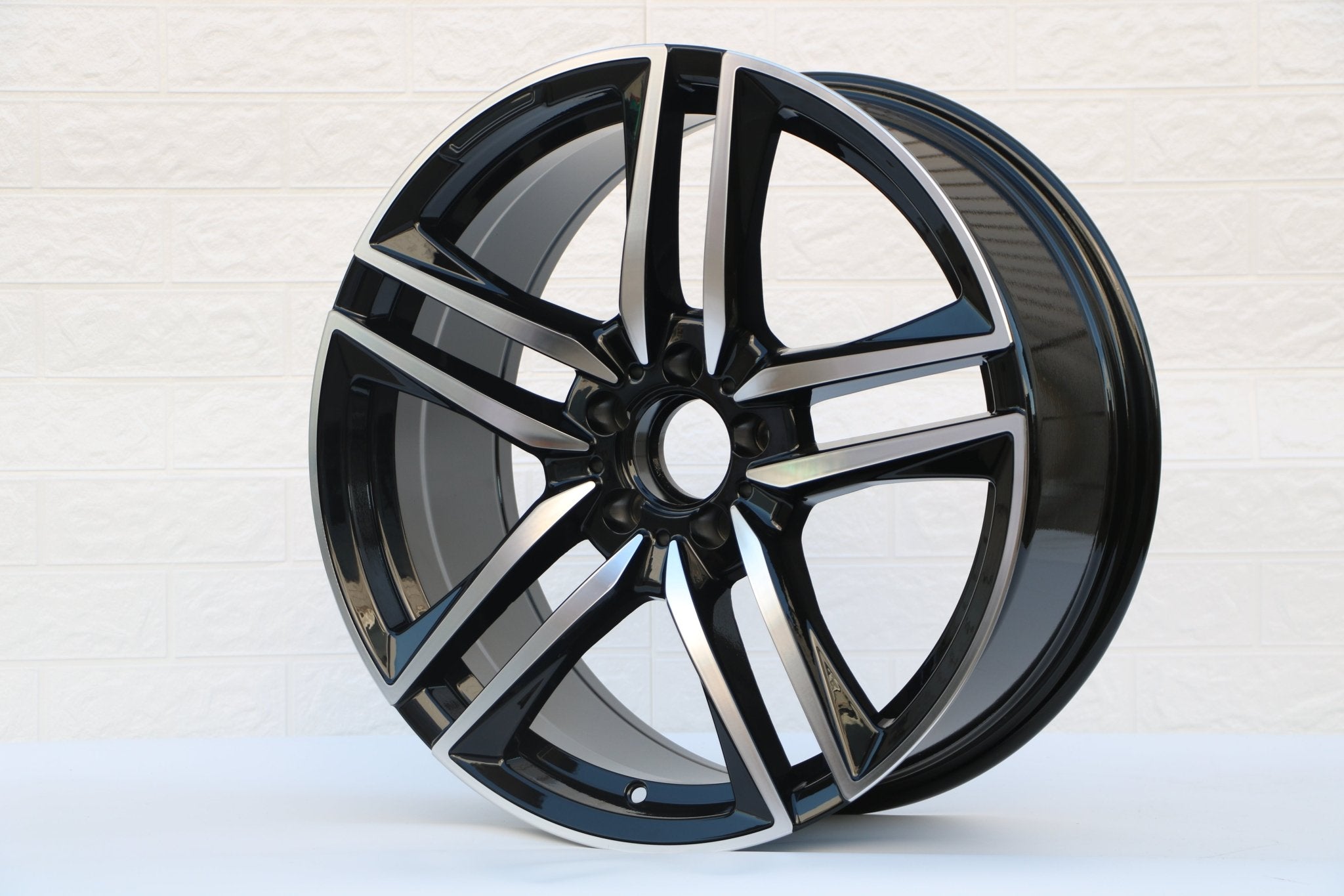 W845 1558 Black Machined Face 19x8.5 ET32  CB66.6