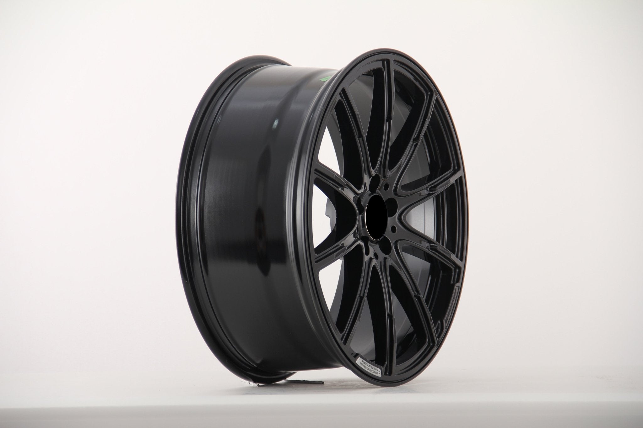 W846 8124 Gloss Black 19x8.5 ET40 5x112 CB66.6