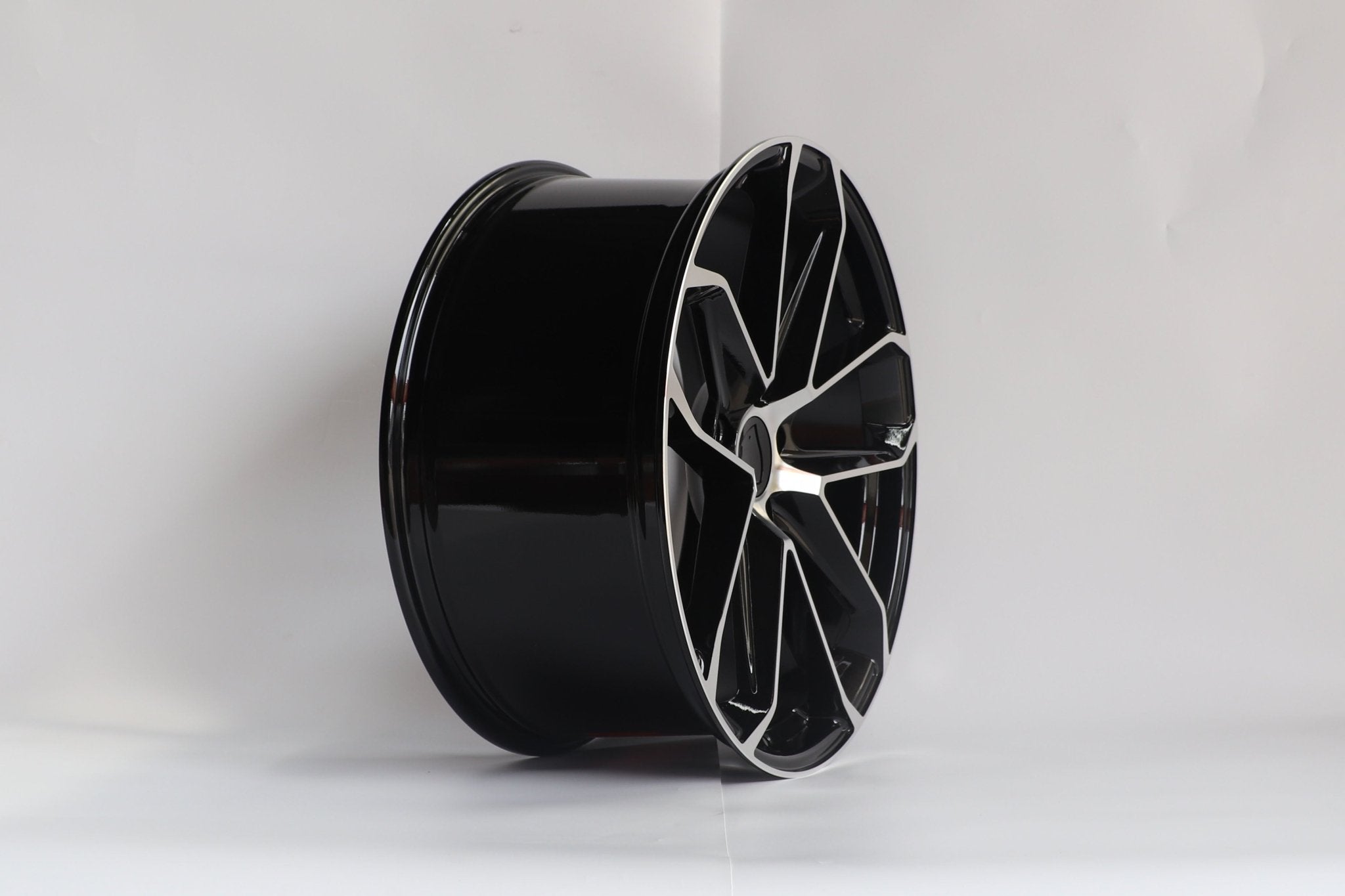 W861 D1869 Black Machine Face 22x10 ET45 5x130 CB71.5