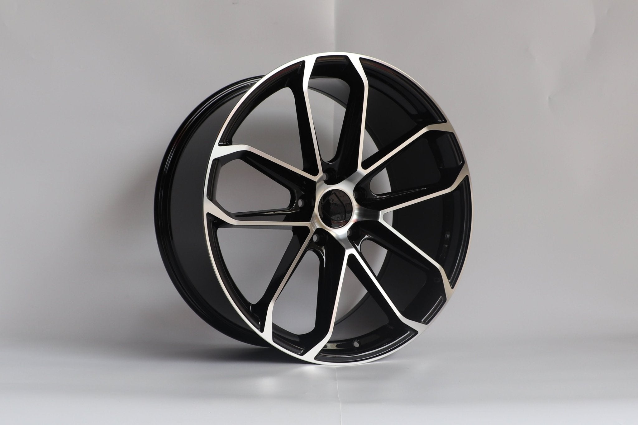 W861 D1869 Black Machine Face 22x10 ET45 5x130 CB71.5