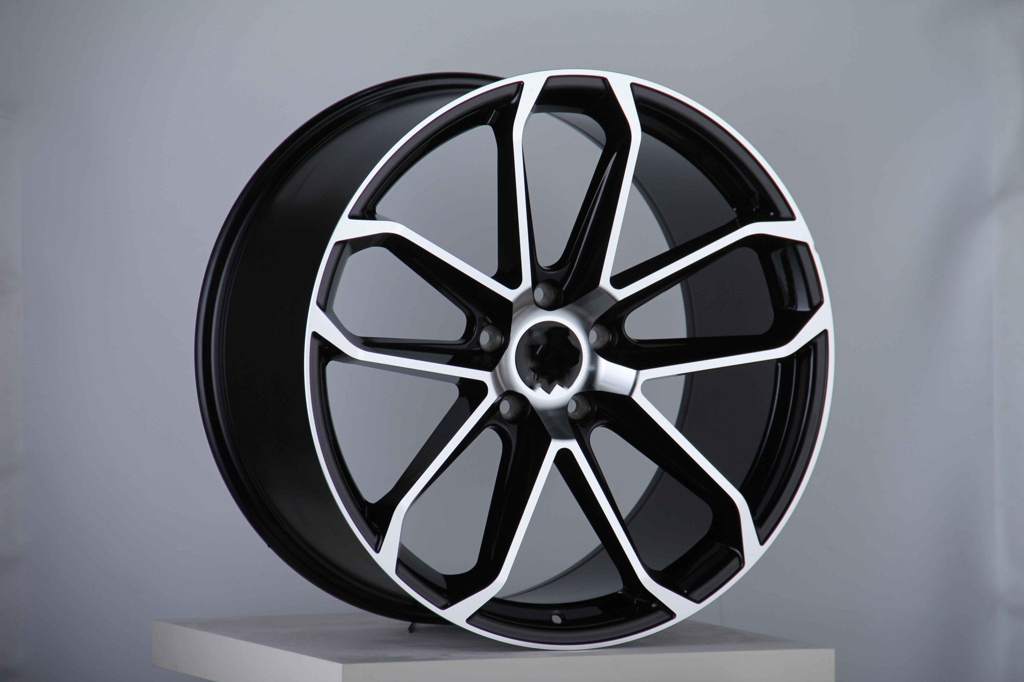 W861 D1869 Black Machine Face 22x11.5 ET61 5x130 CB71.5