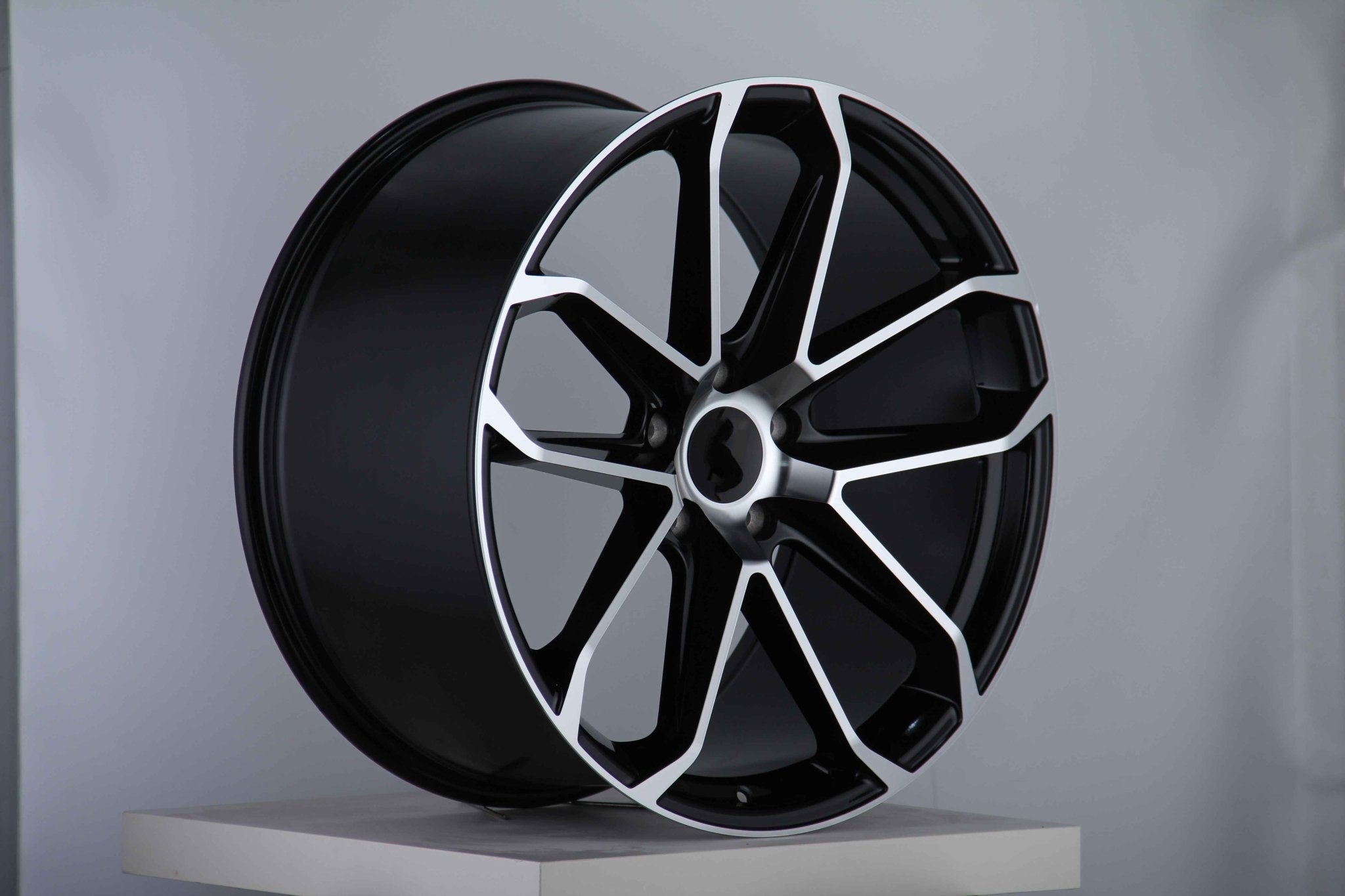 W861 D1869 Black Machine Face 22x11.5 ET61 5x130 CB71.5