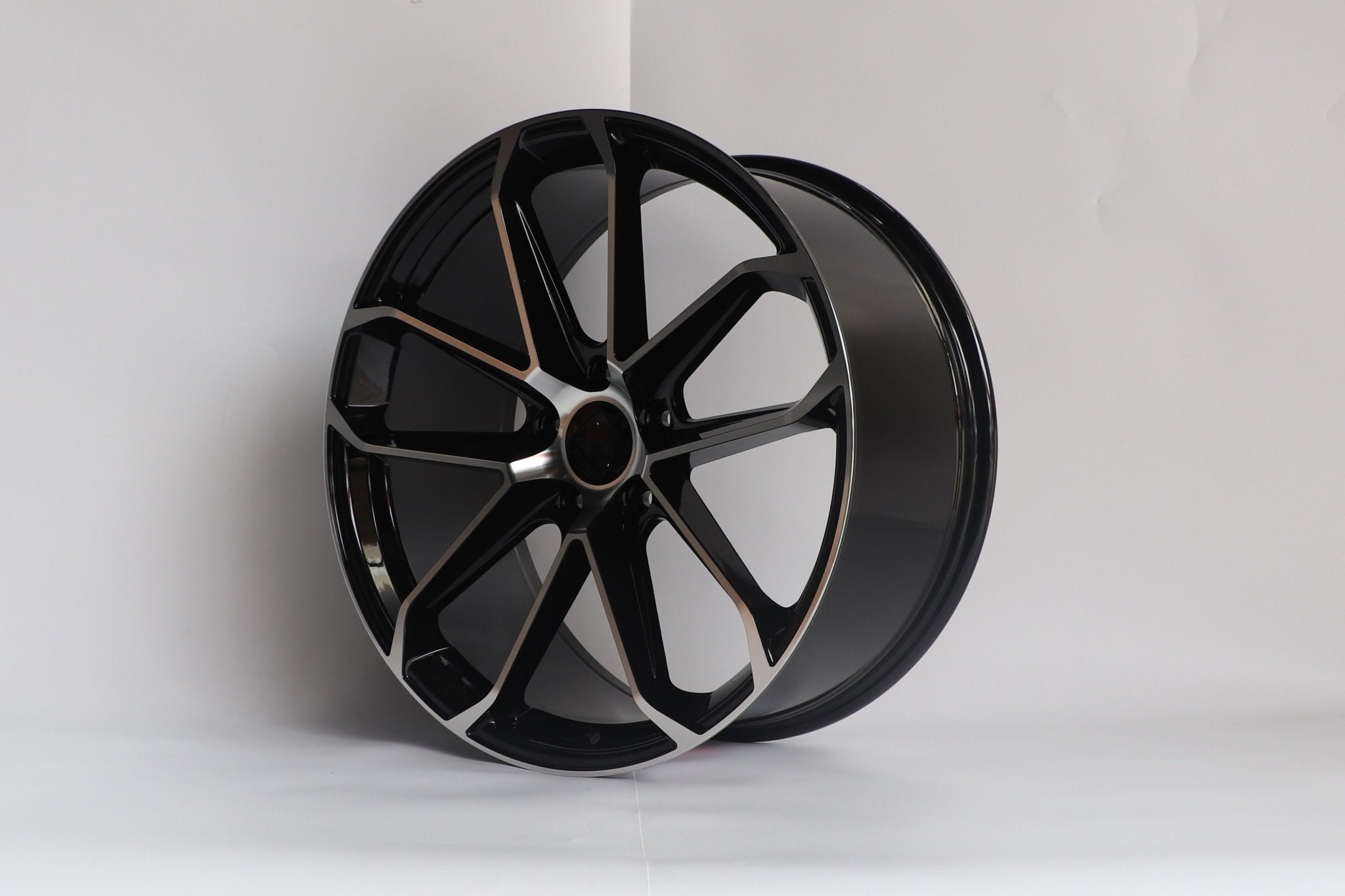 W861 D1869 Black Machine Face 22x10 ET45 5x130 CB71.5