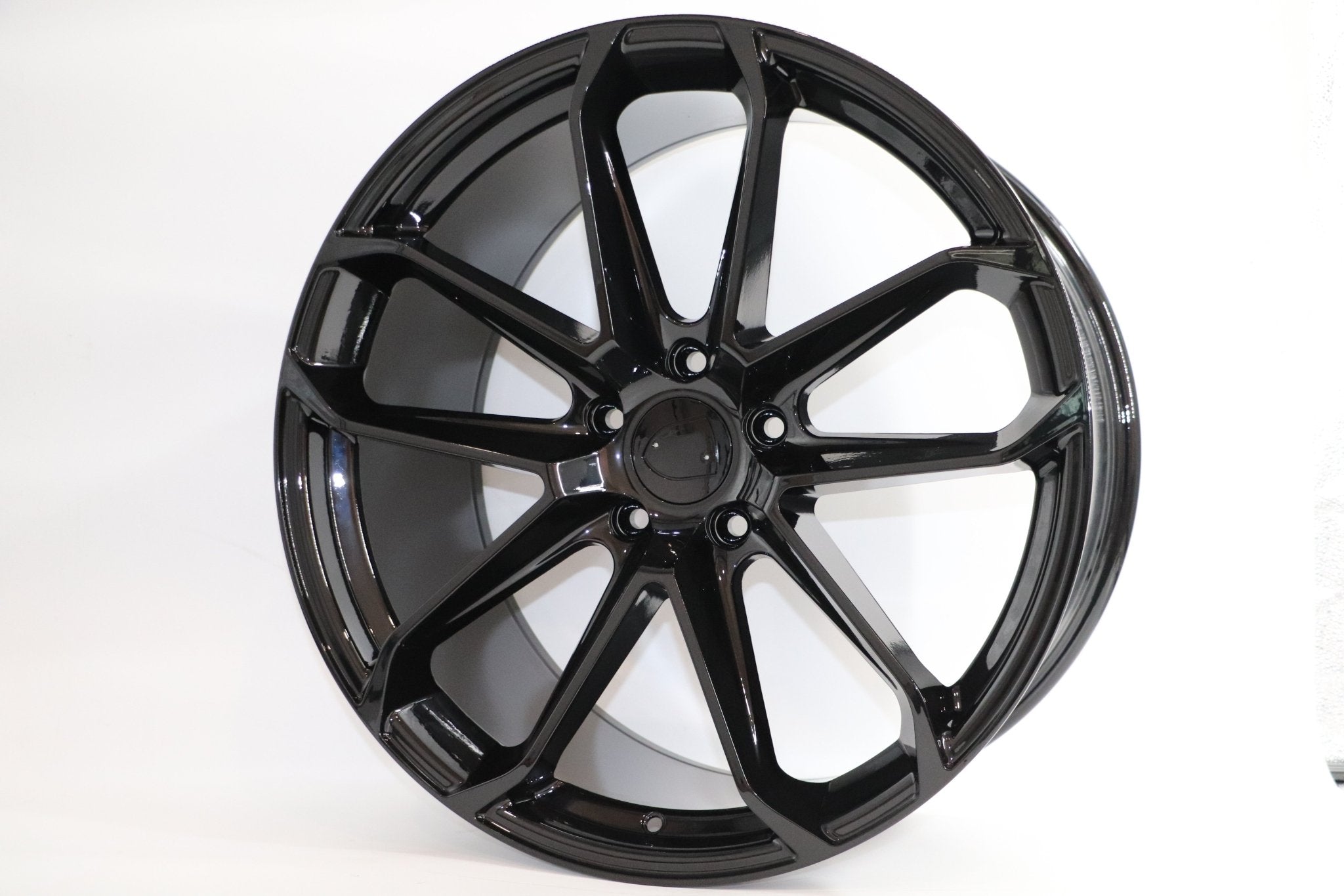 W861 D1869 Gloss Black 22x11.5 ET45 5x130 CB71.6
