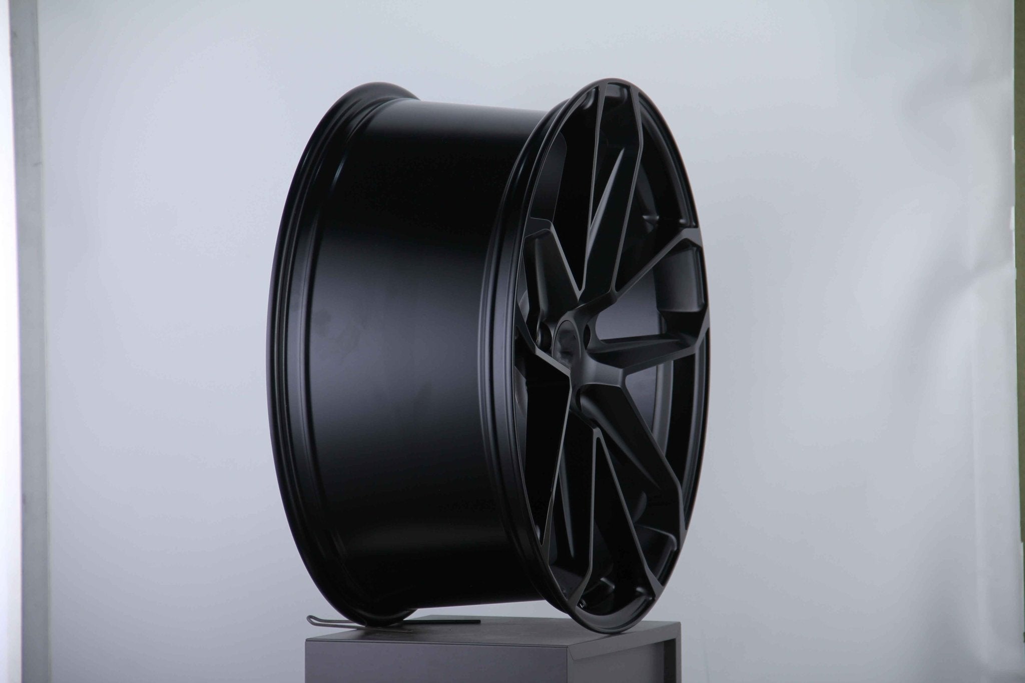 W861 D1869 Satin Black 22x11.5 ET61 5x130 CB71.5