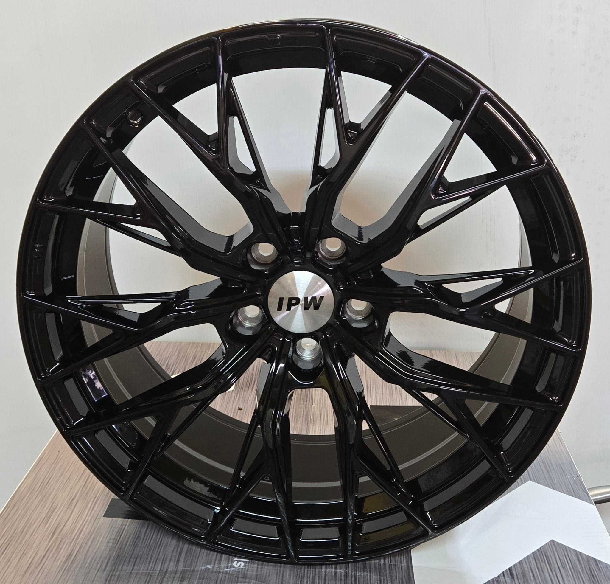 W1550 17x7.5 5x114.3 GLOSS BLACK