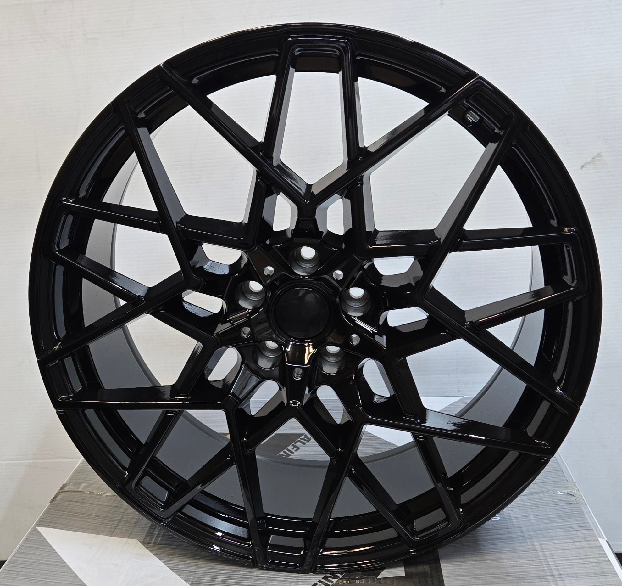 OE-0213 813M STYLE 20x9 5x112 GLOSS BLACK