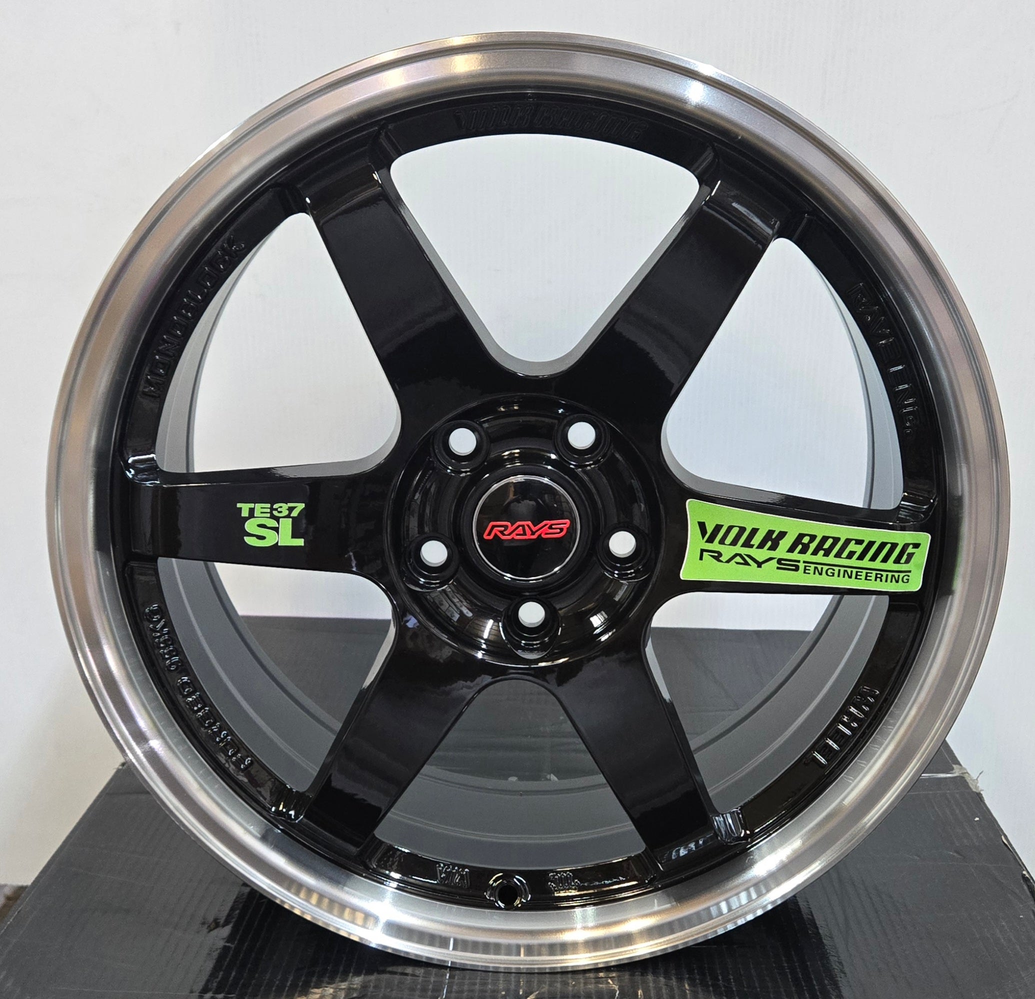 JT058-8 TE37 18X8.0 5X114.3 PIANO BLACK MACHINED LIP