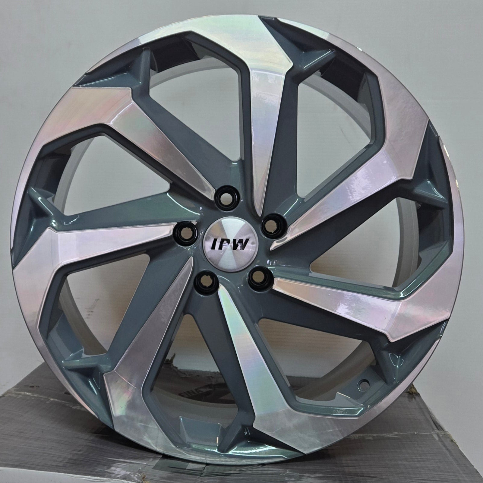 WCL601 20X8.5 5X114.3 GOLD METAL