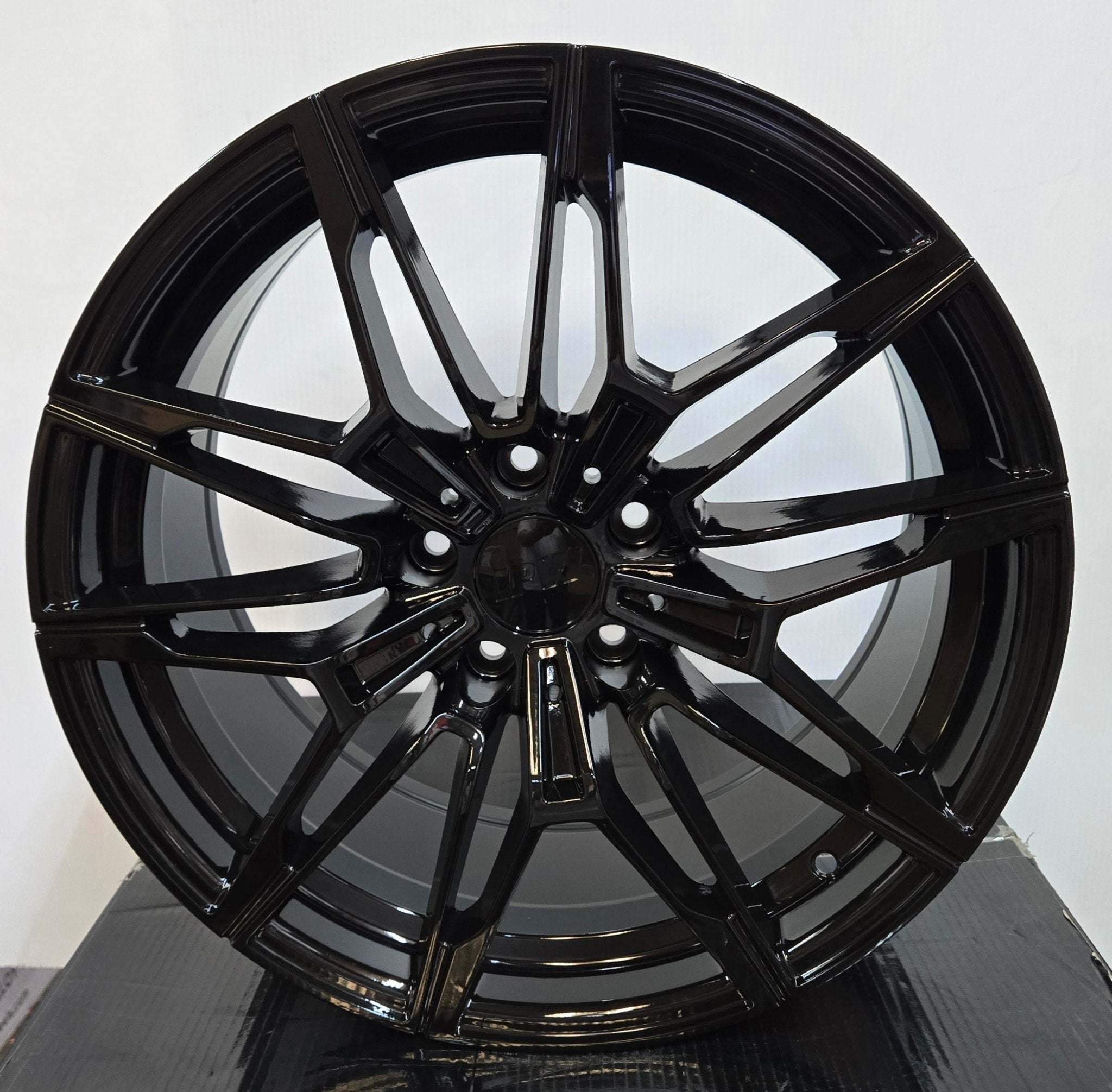 W714 19X9.0 5X120 GLOSS BLACK