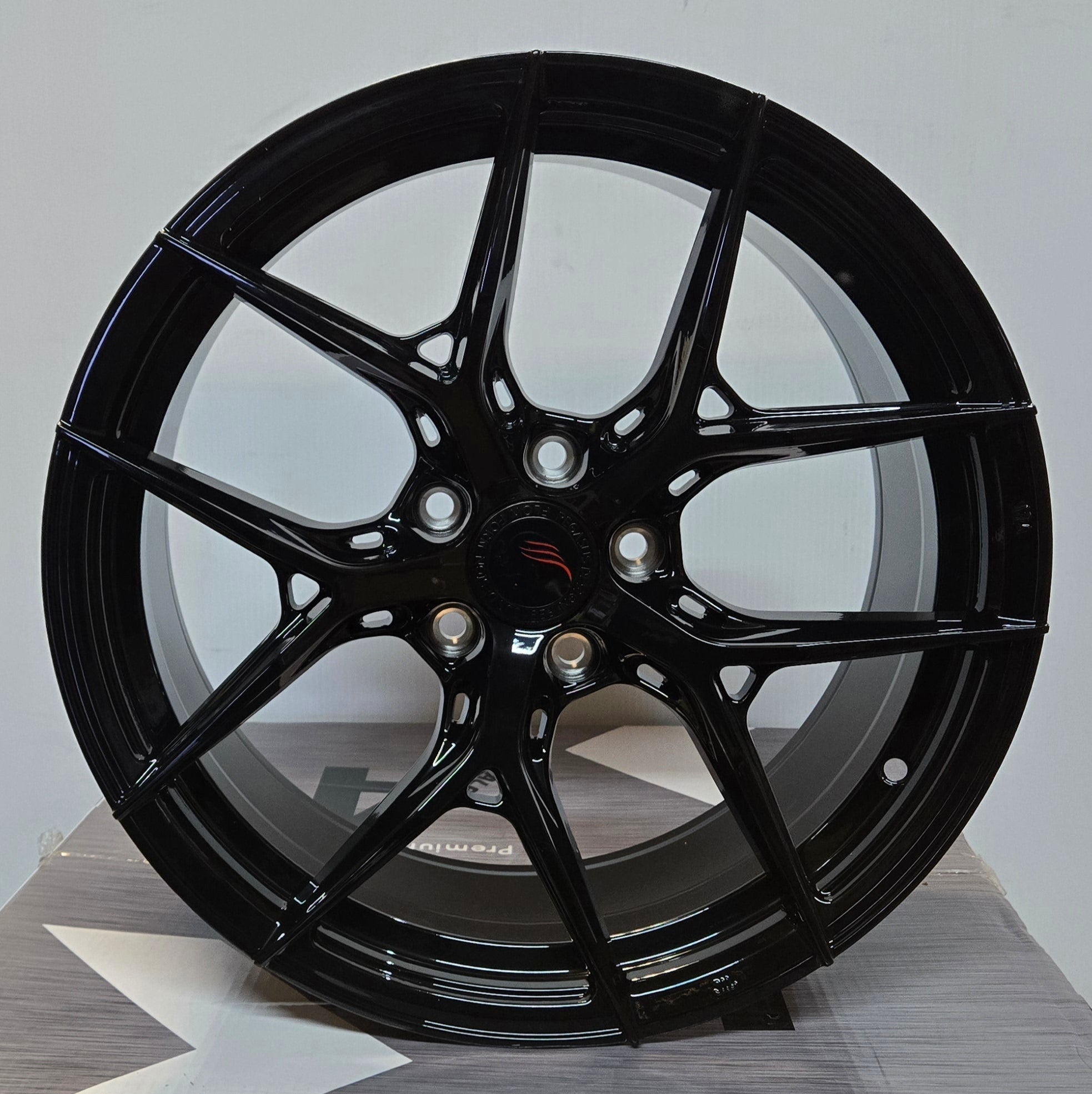 PEGASUS FF60 18X8.5 5x112 / 5x114.3 PIANO BLACK