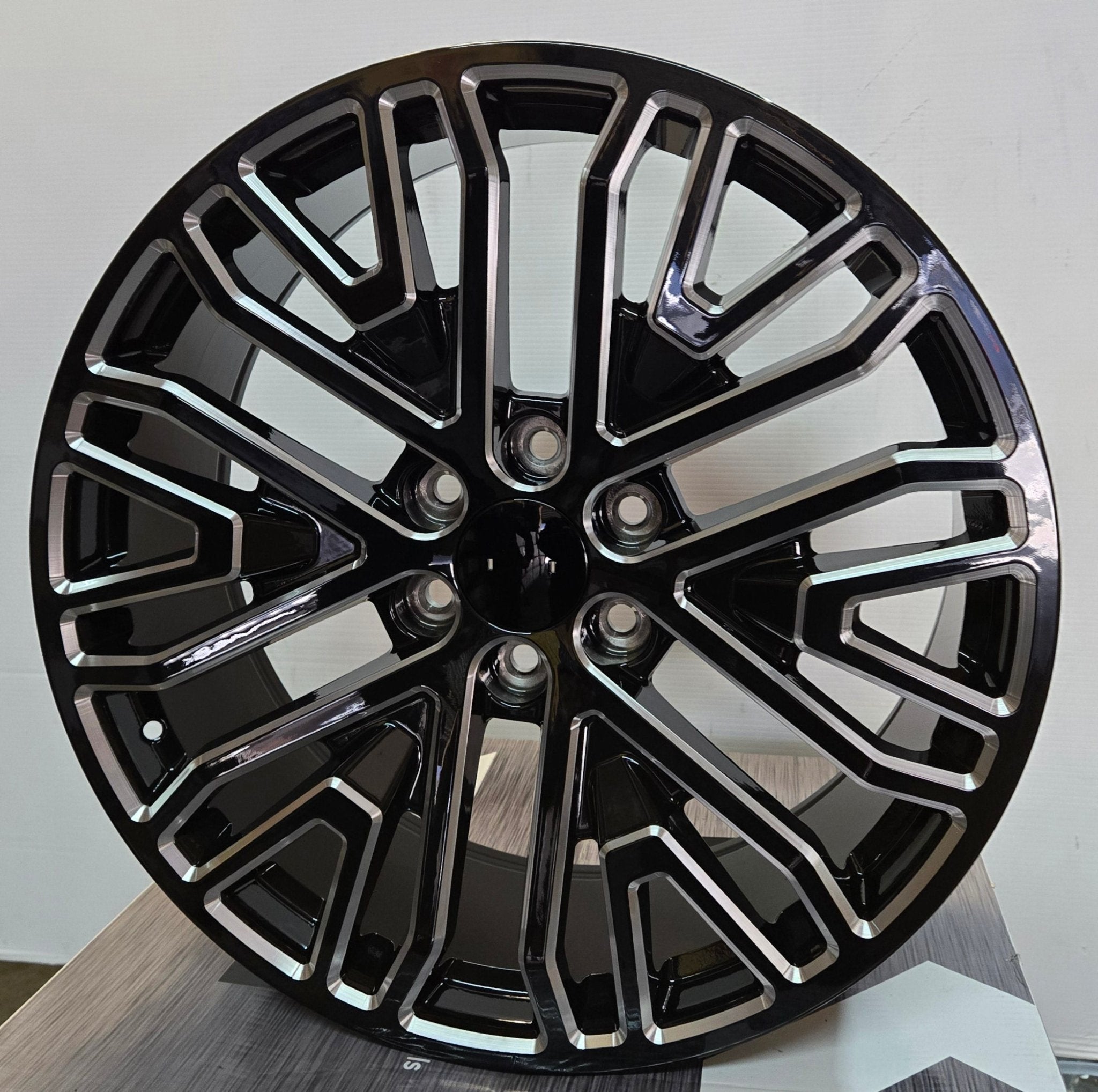 OE-0317 GMC DENALI REP 22X9.0 6X139.7 PIANO BLACK MILLING SPOKES