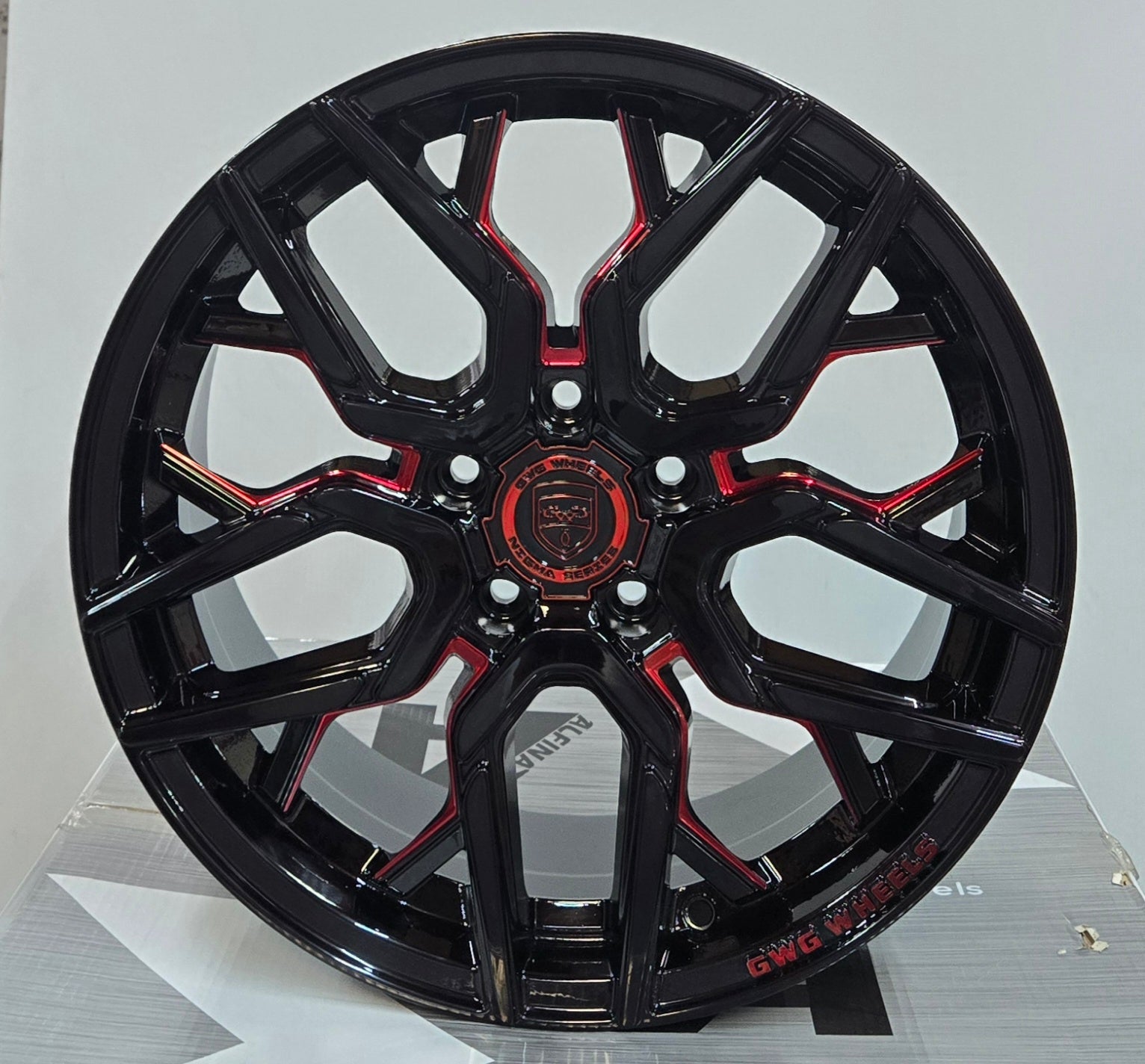 G44 18x8.0 5x114.3 GLOSS BLACK RED MILLED