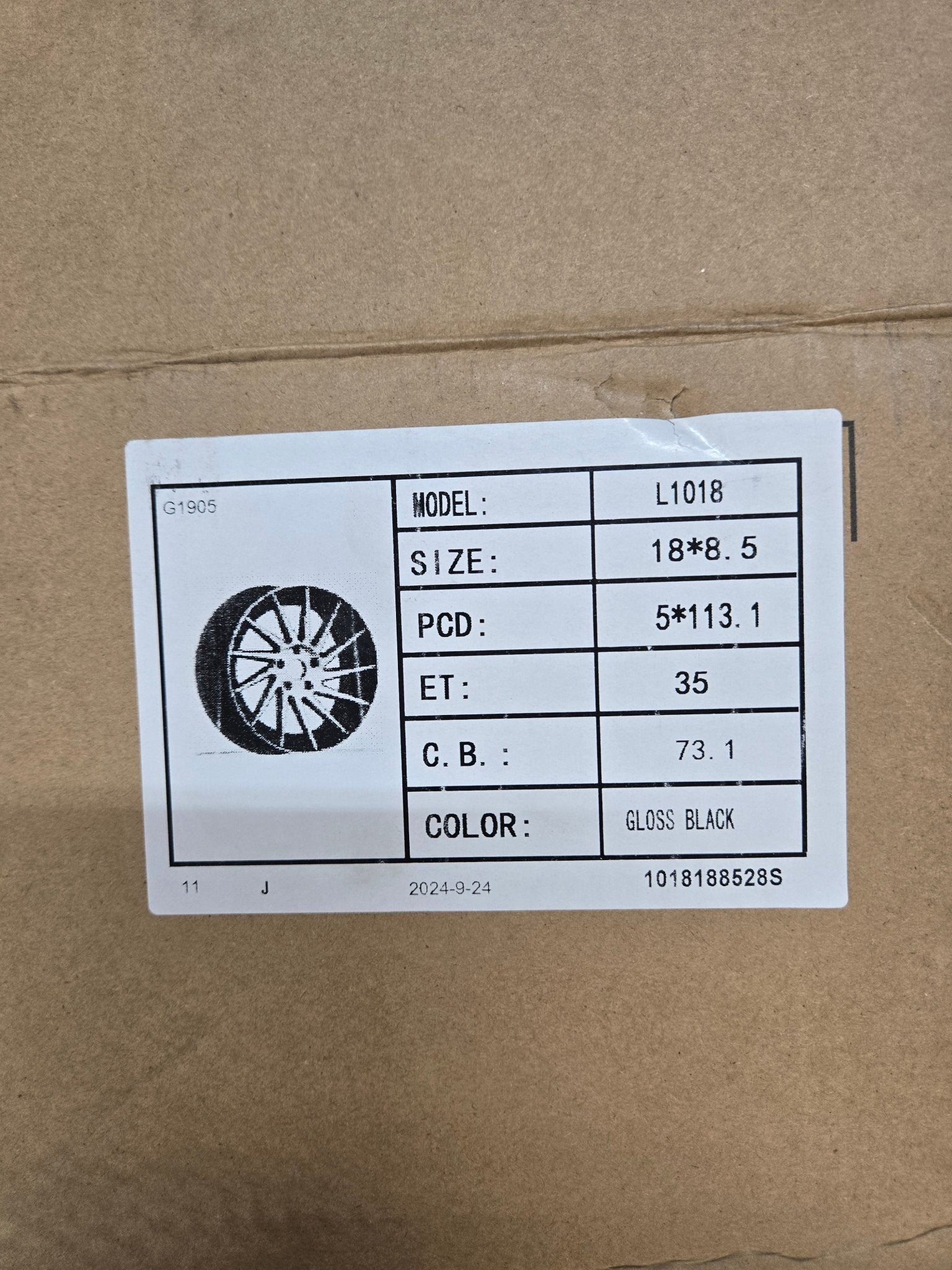 L1018 18x8.5 5x112 / 5x114.3 GLOSS BLACK CHROME RIVETS