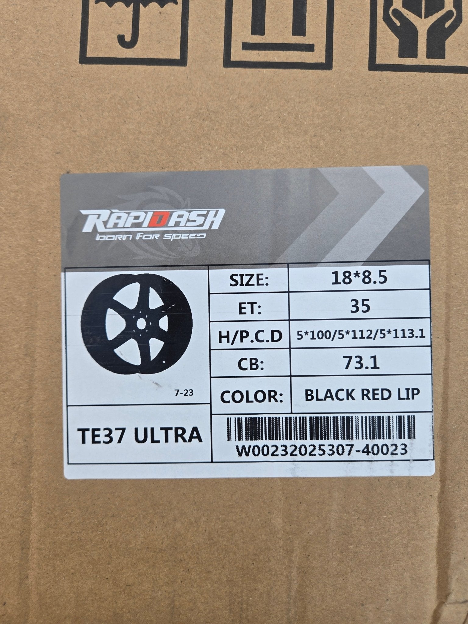 TE37 ULTRA REP 18x8.5 5x100 / 5x112 /  5x114.3 GLOSS BLACK WITH RED LINE