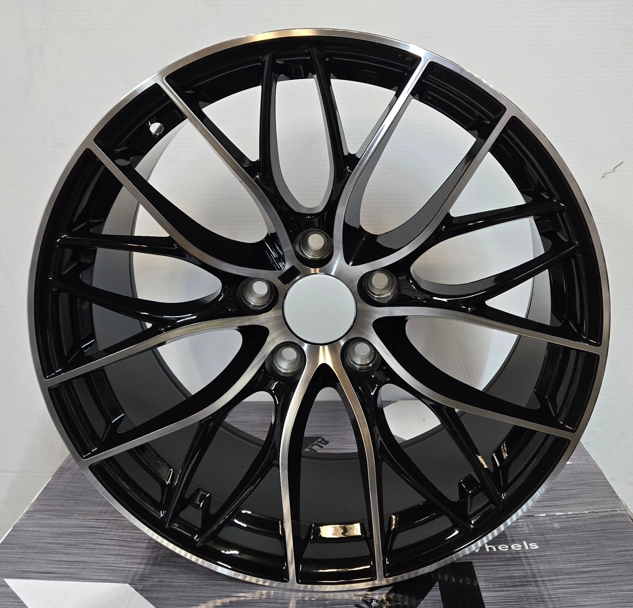 OE-549 405M 18x8.0 5x120 GLOSS BLACK MACHINE FACE