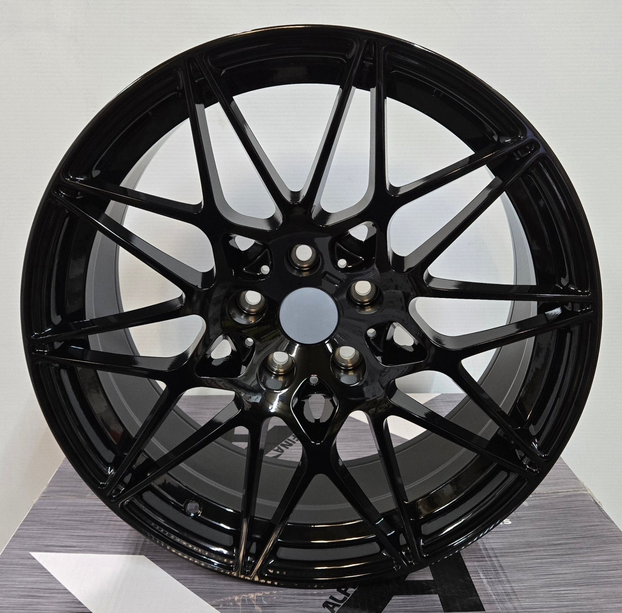 H3184F 666M STYLE 18X8.5 5X112 PIANO BLACK