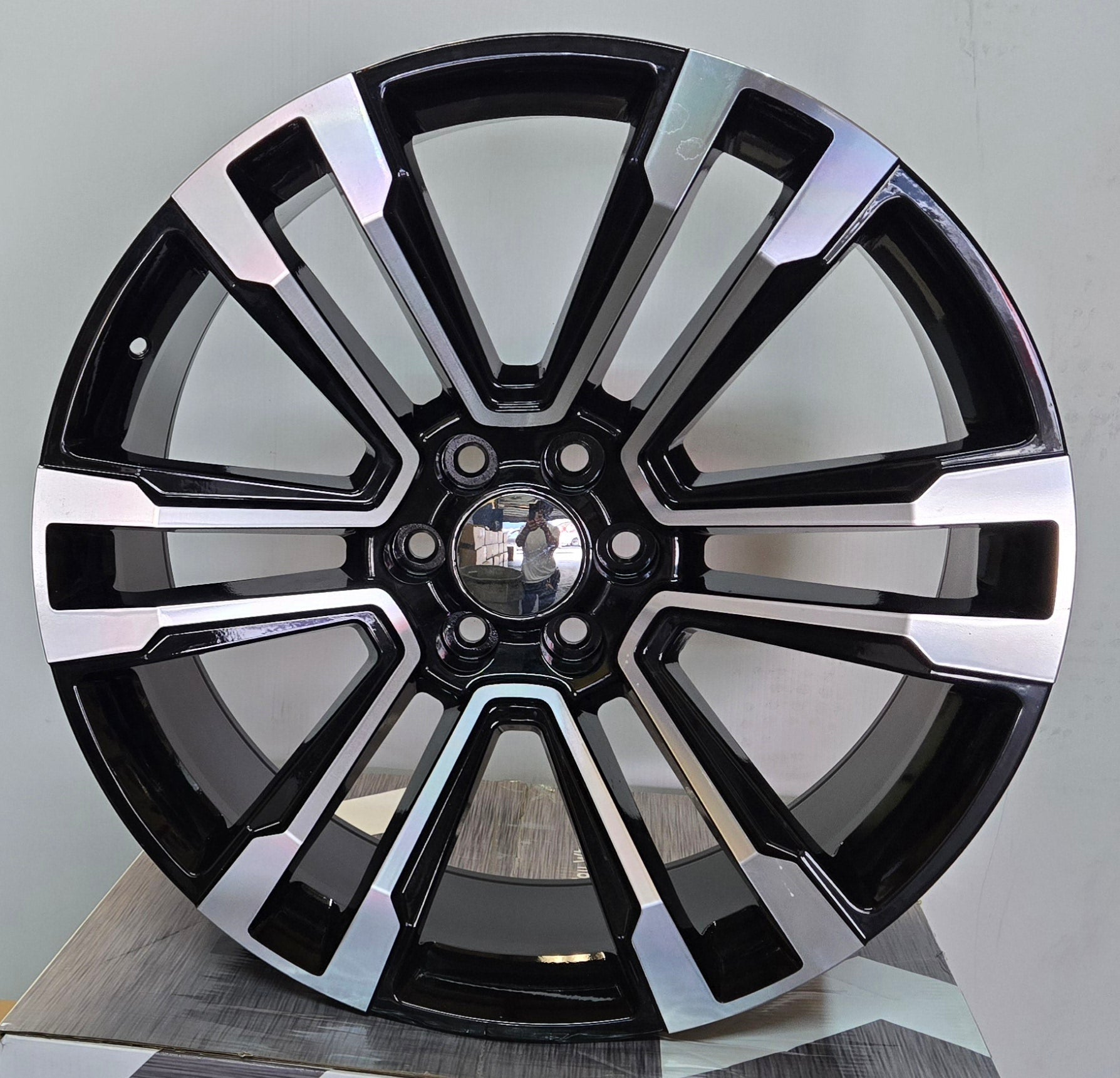 REP328-24185BM 24x10 6x5.5 BLACK MACHINED B+M