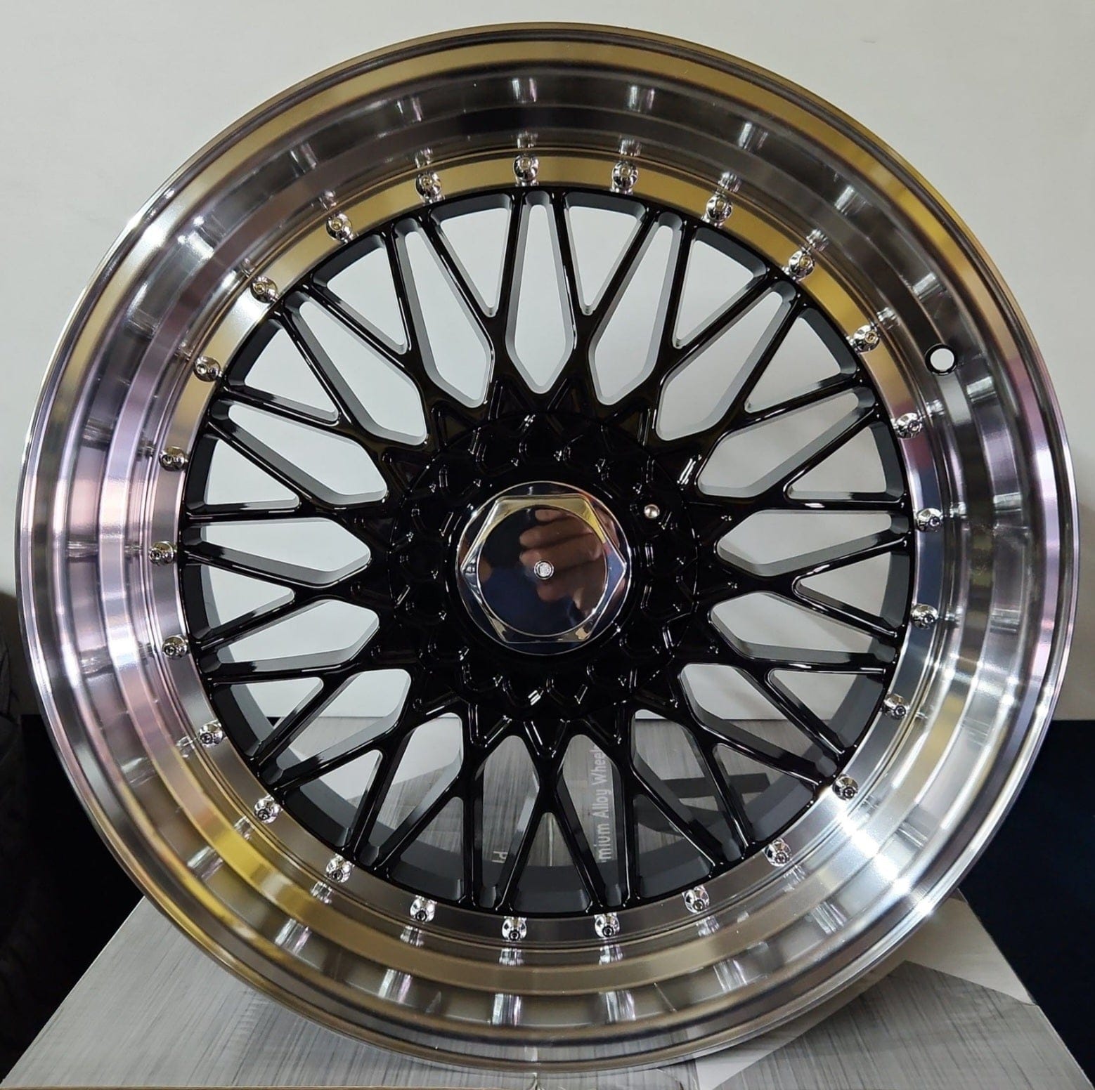 W885 22x10 5x114.3 / 5x120 BLACK MACHINE FACE