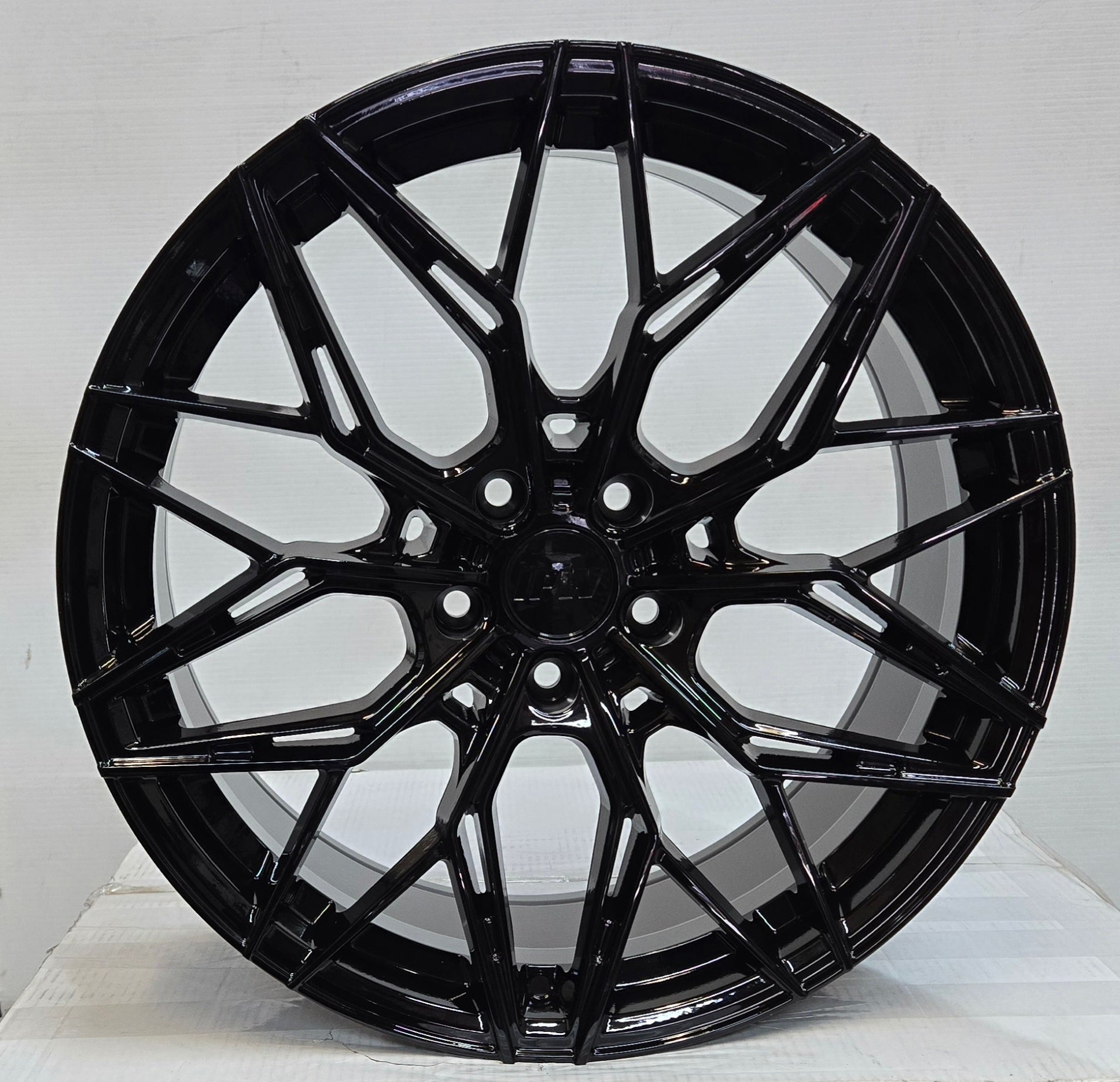 W019 19X8.5 5X112 5X114.3 GLOSS BLACK