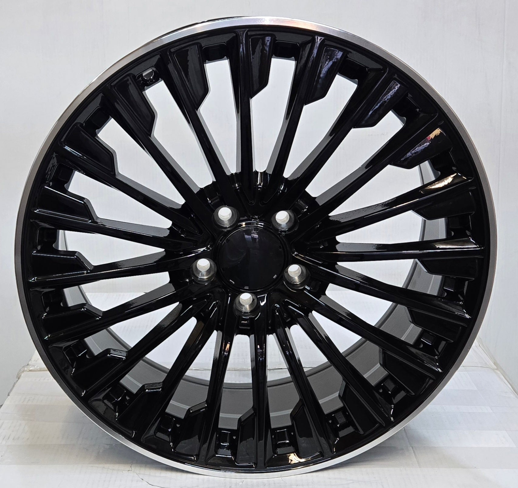 W811 19X8.0 5X112 BLACK MACHINED FACE