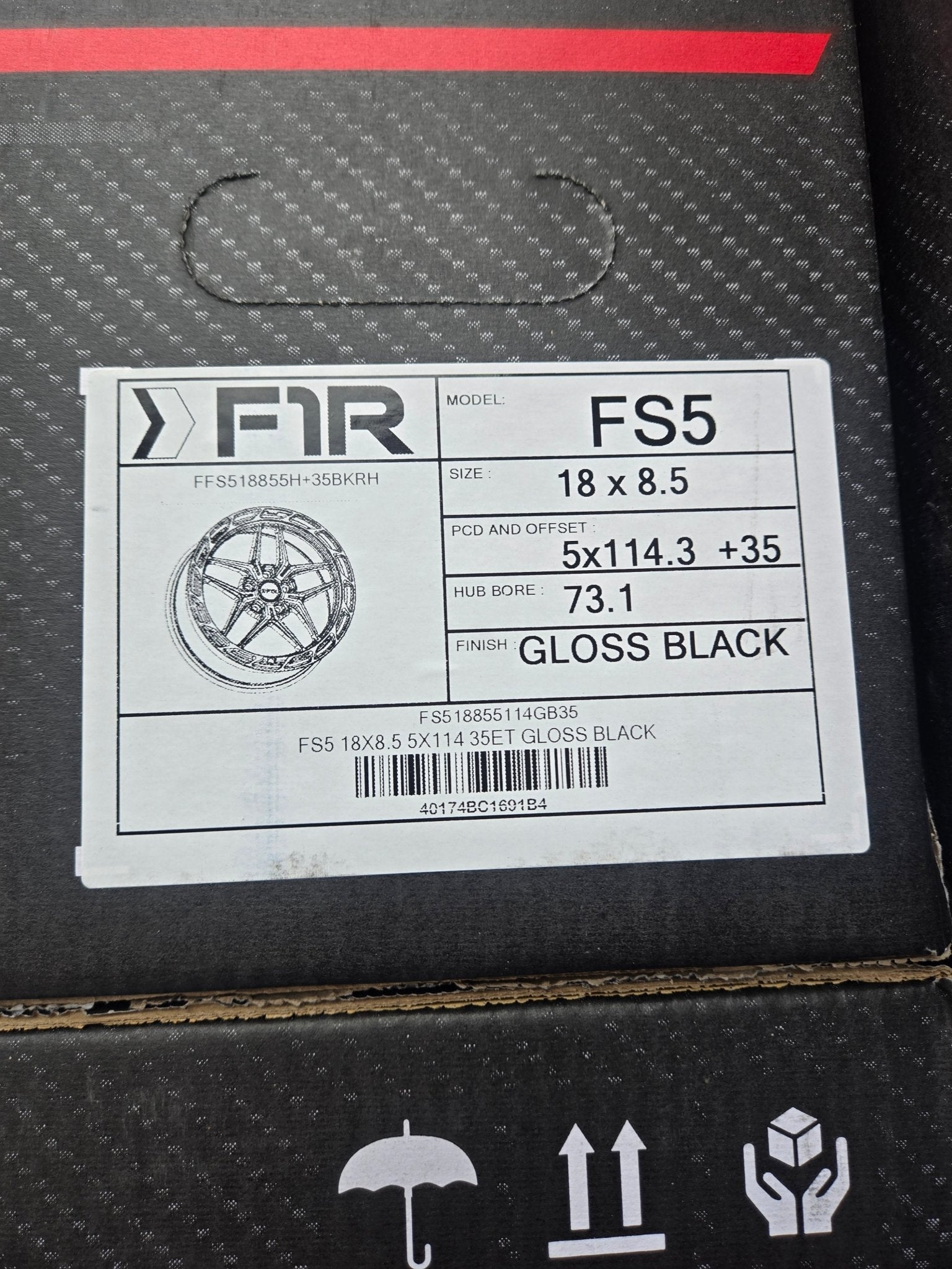 F1R FS5 18X8.5 5X114.3 GLOSS BLACK